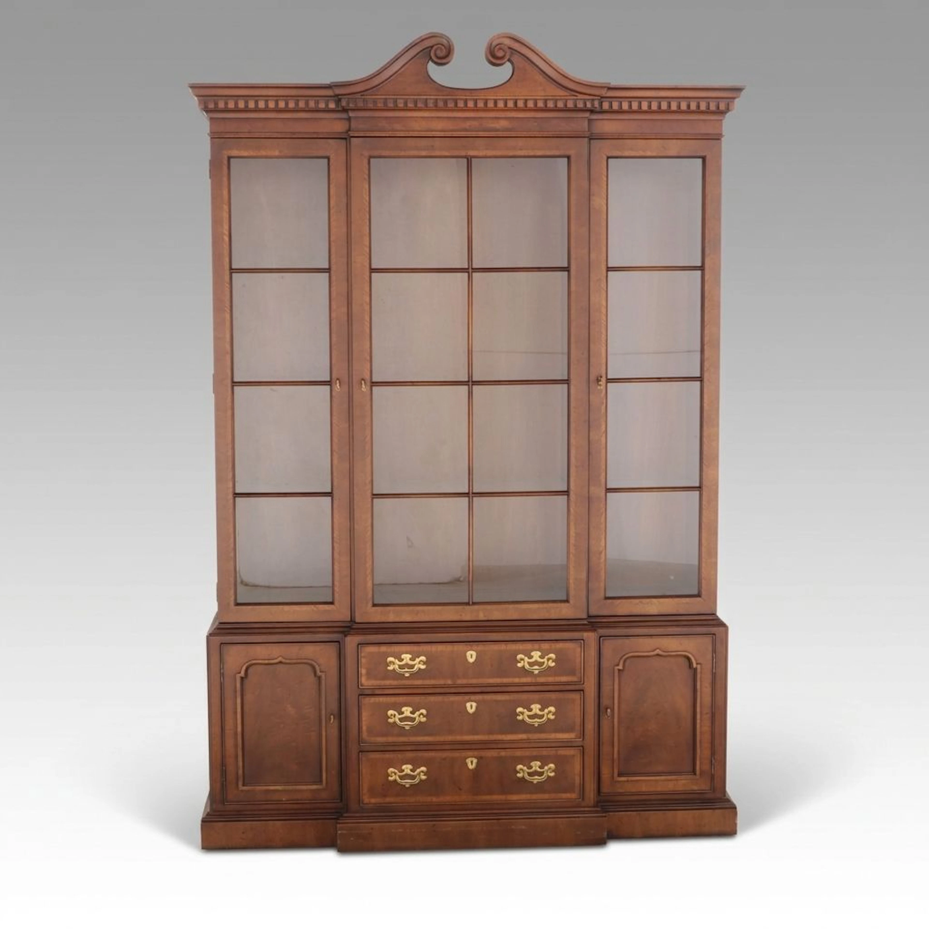 Henredon Chippendale Style China Cabinet, Late 20th Century