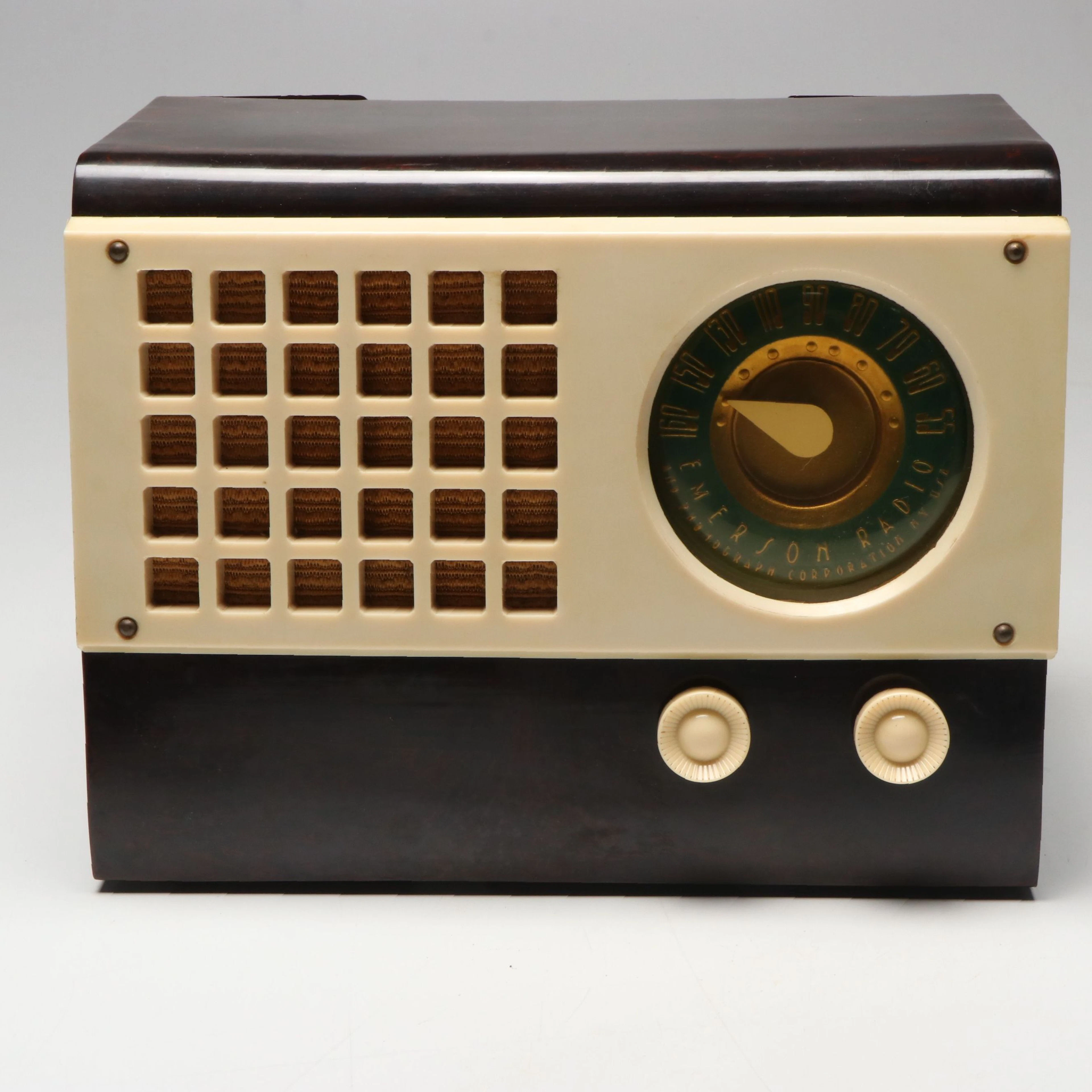 Vintage Emerson Model 520 Bakelite Radio