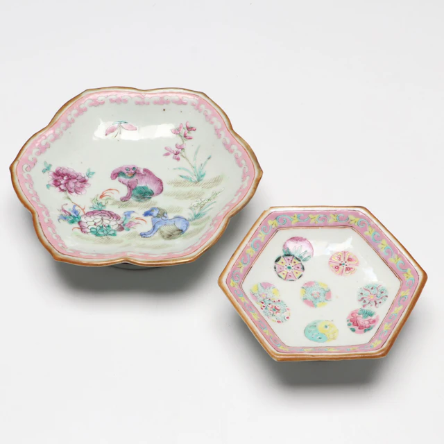 Chinese Famille Rose Animal and Floral Motif Footed Porcelain Bowls