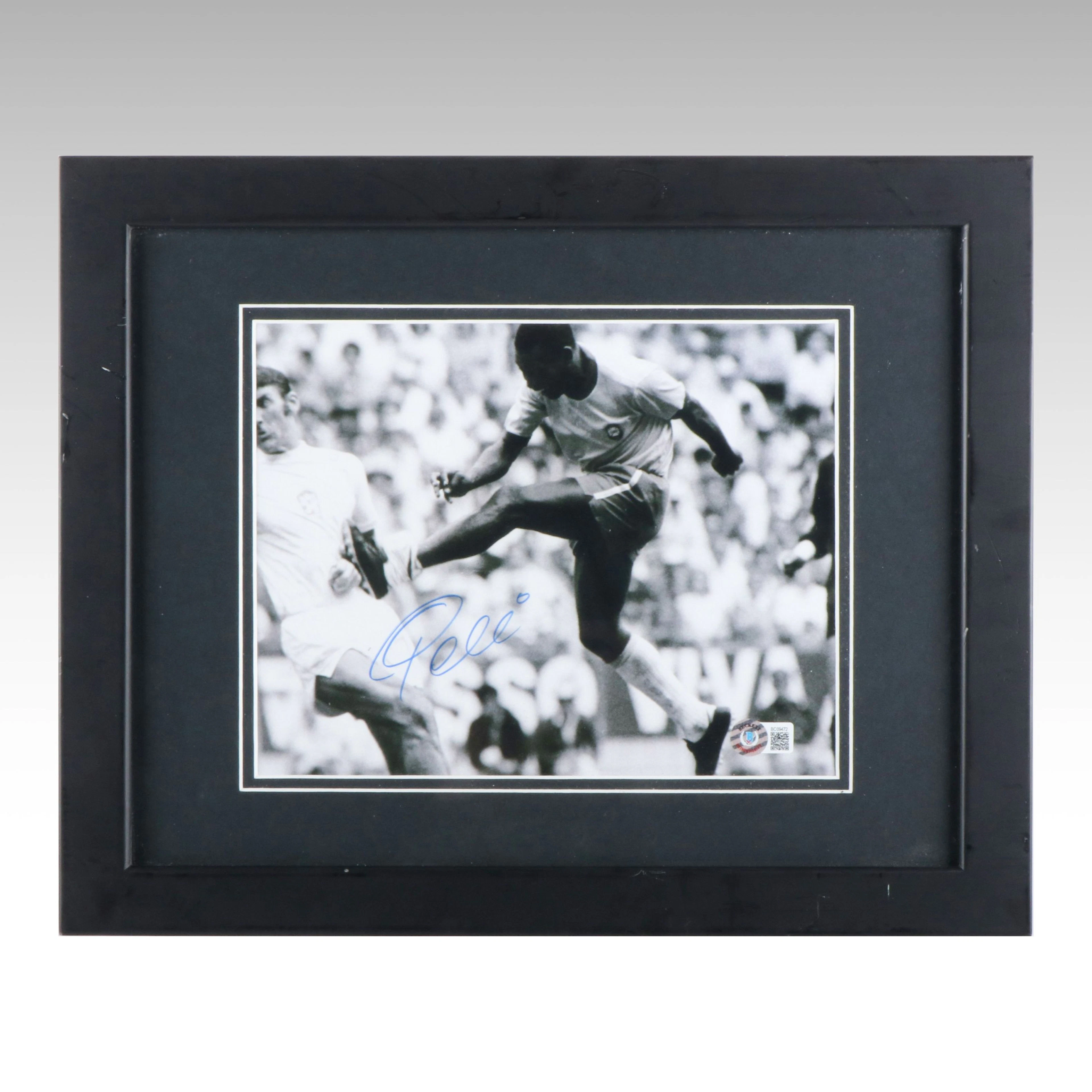 Pelé Signed 8x10 B&W Framed Photo, Beckett