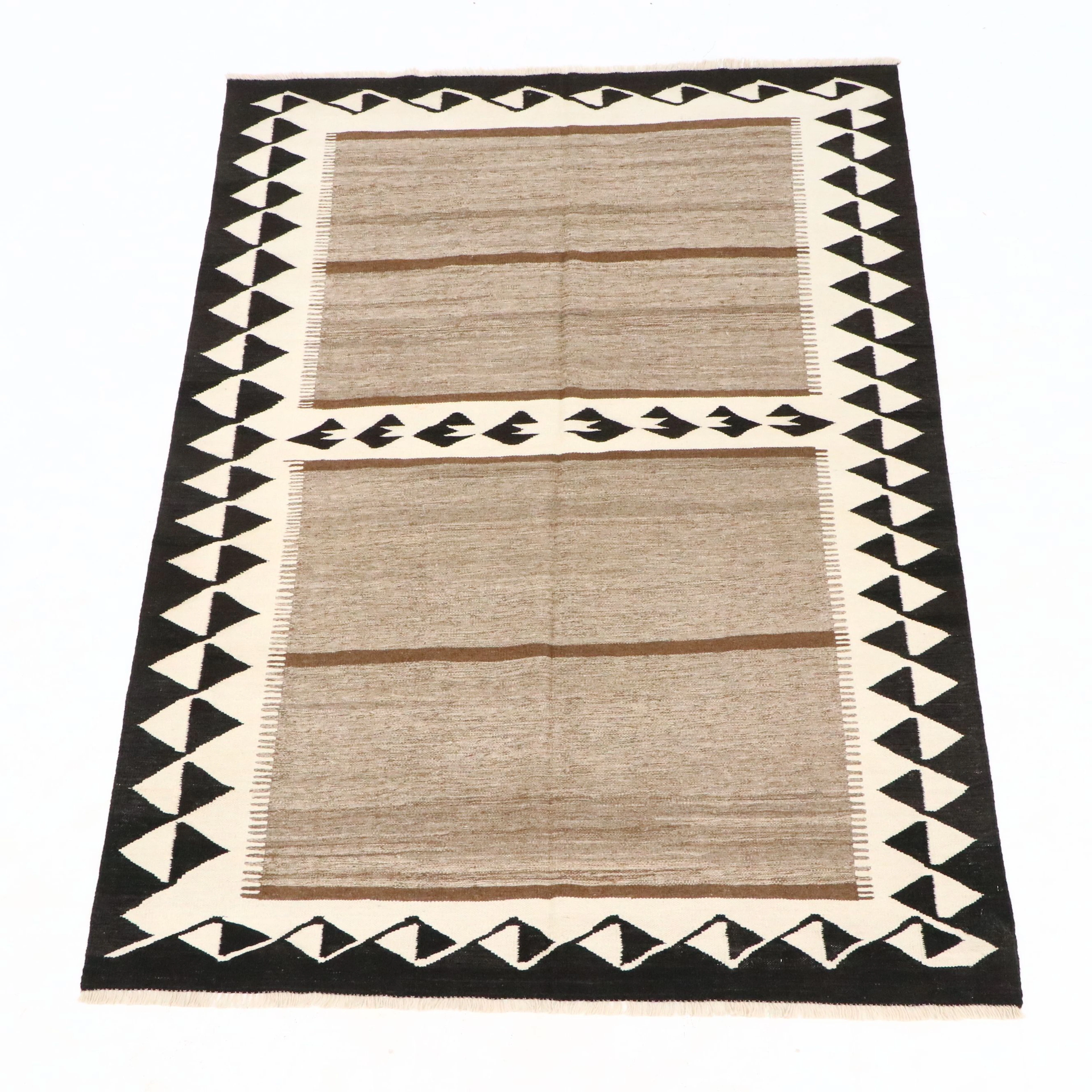 5'9 x 8'2 Handwoven Pakistani Southwestern Style Area Rug