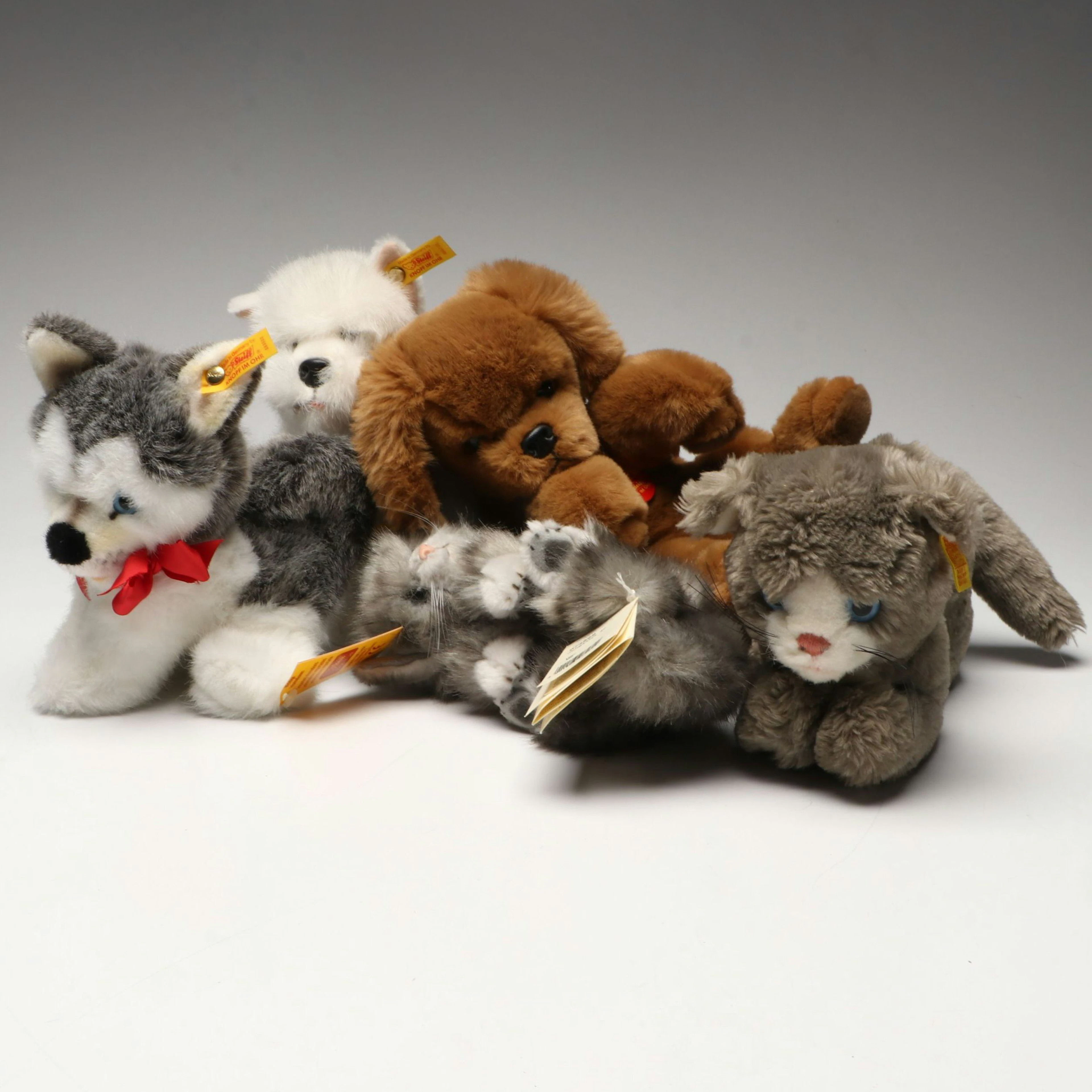 Steiff "Cockie Hund," "Pummy Husky" and "Jungkatze" with More Plush Toys