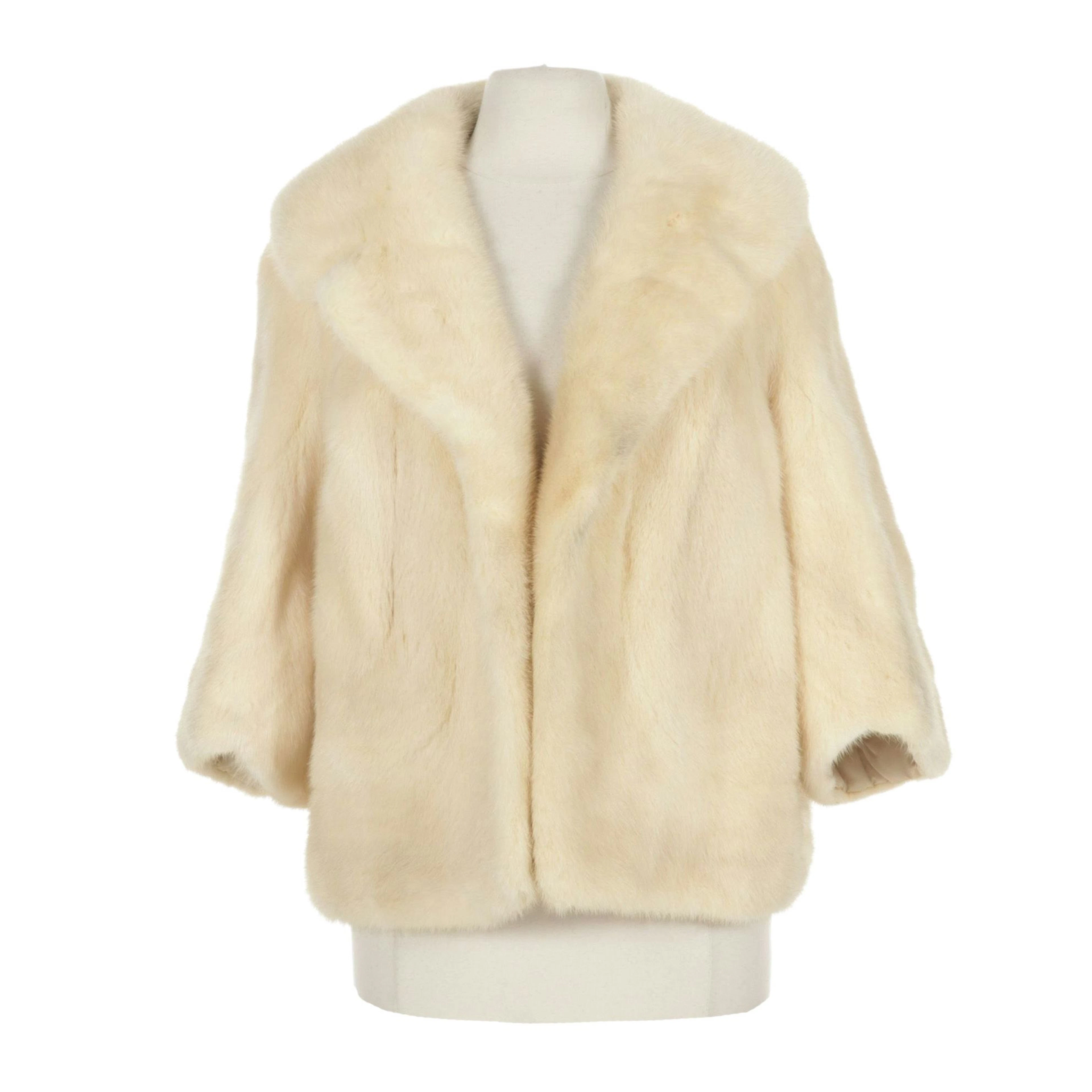 Ivory Mink Fur Coat with Three-Quarter Sleeves and Shawl Collar