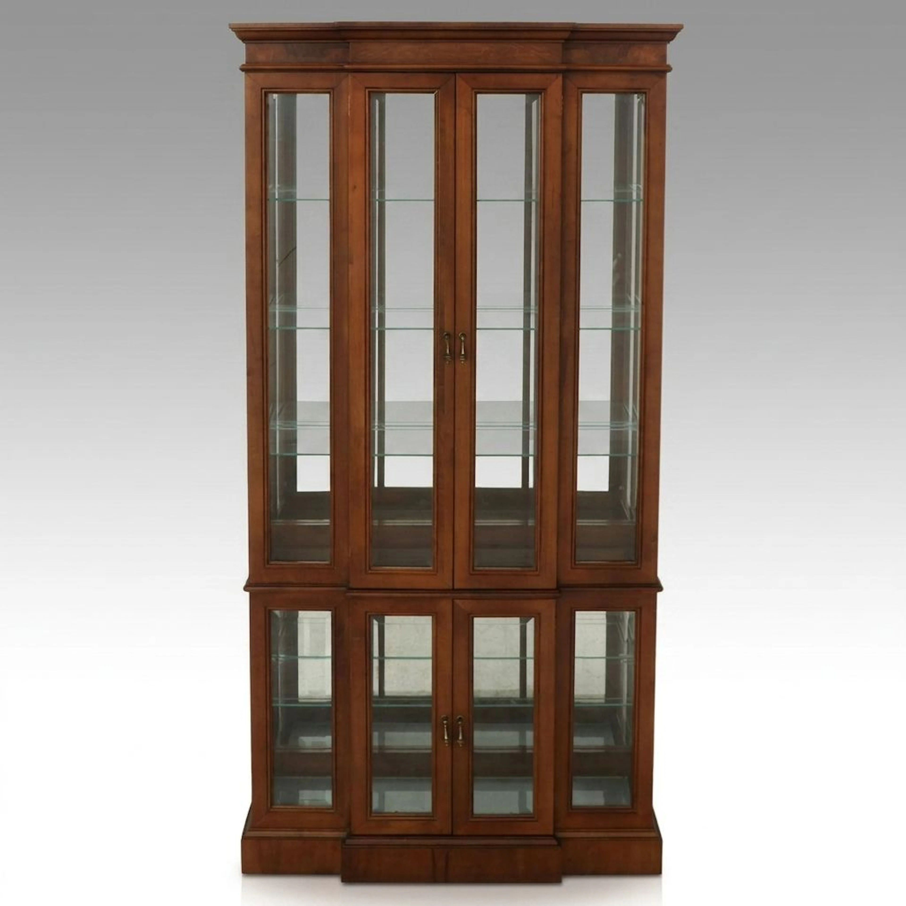 Pulaski Furniture Traditional Style Illuminated Curio Cabinet
