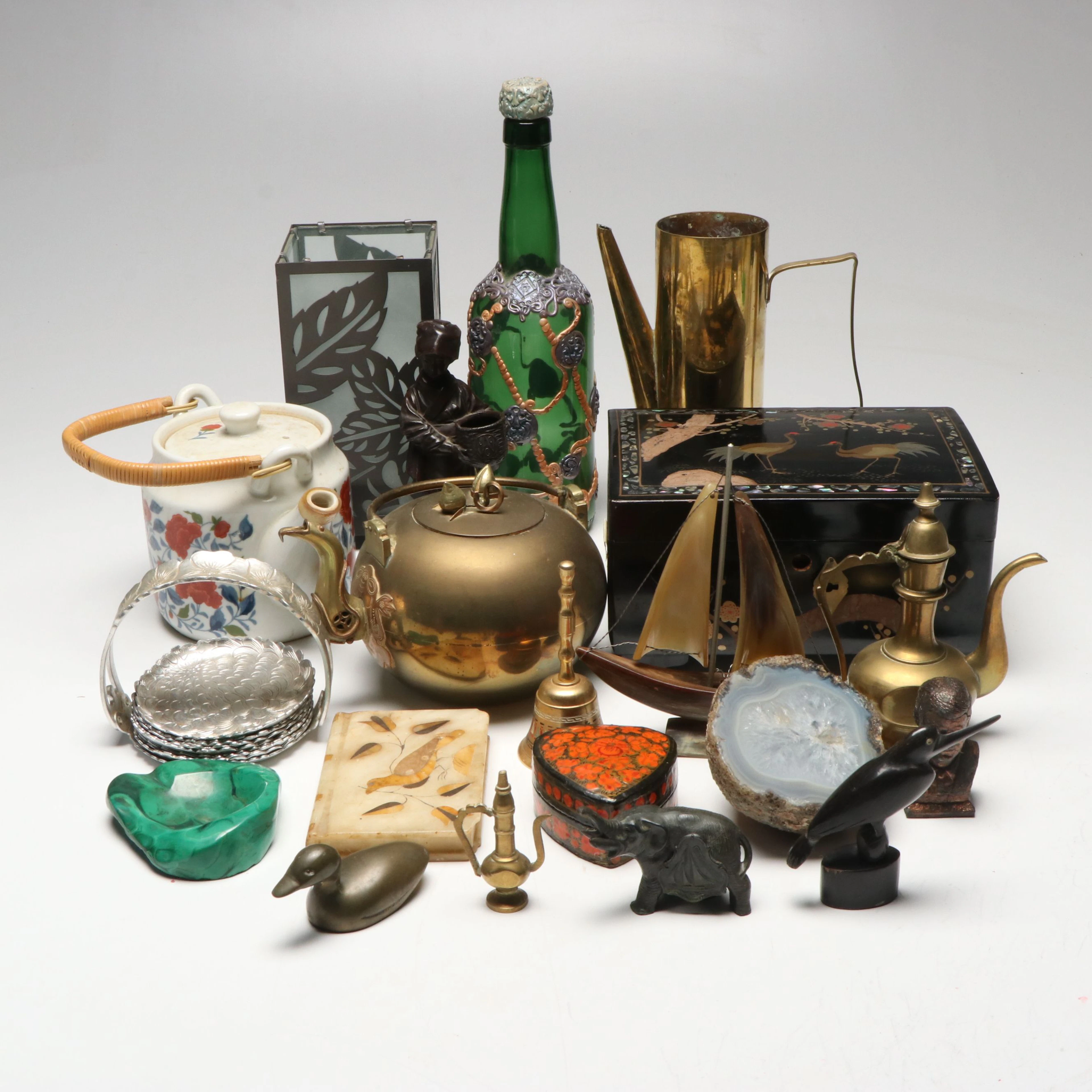 Japanese Abalone Inlaid Lacquered Jewelry Box with Other Décor