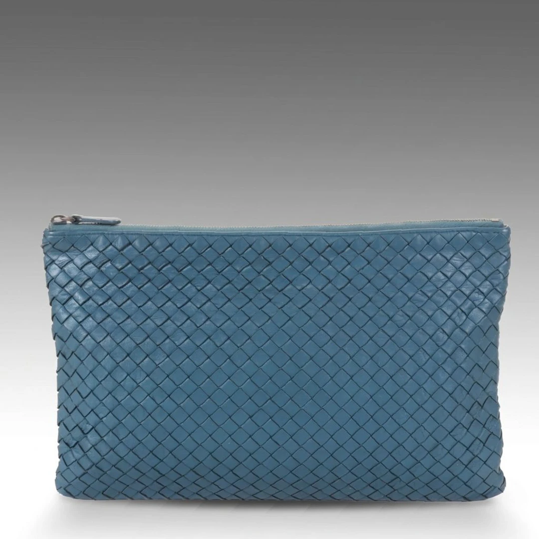 Bottega Veneta Clutch in Turquoise Intrecciato Leather