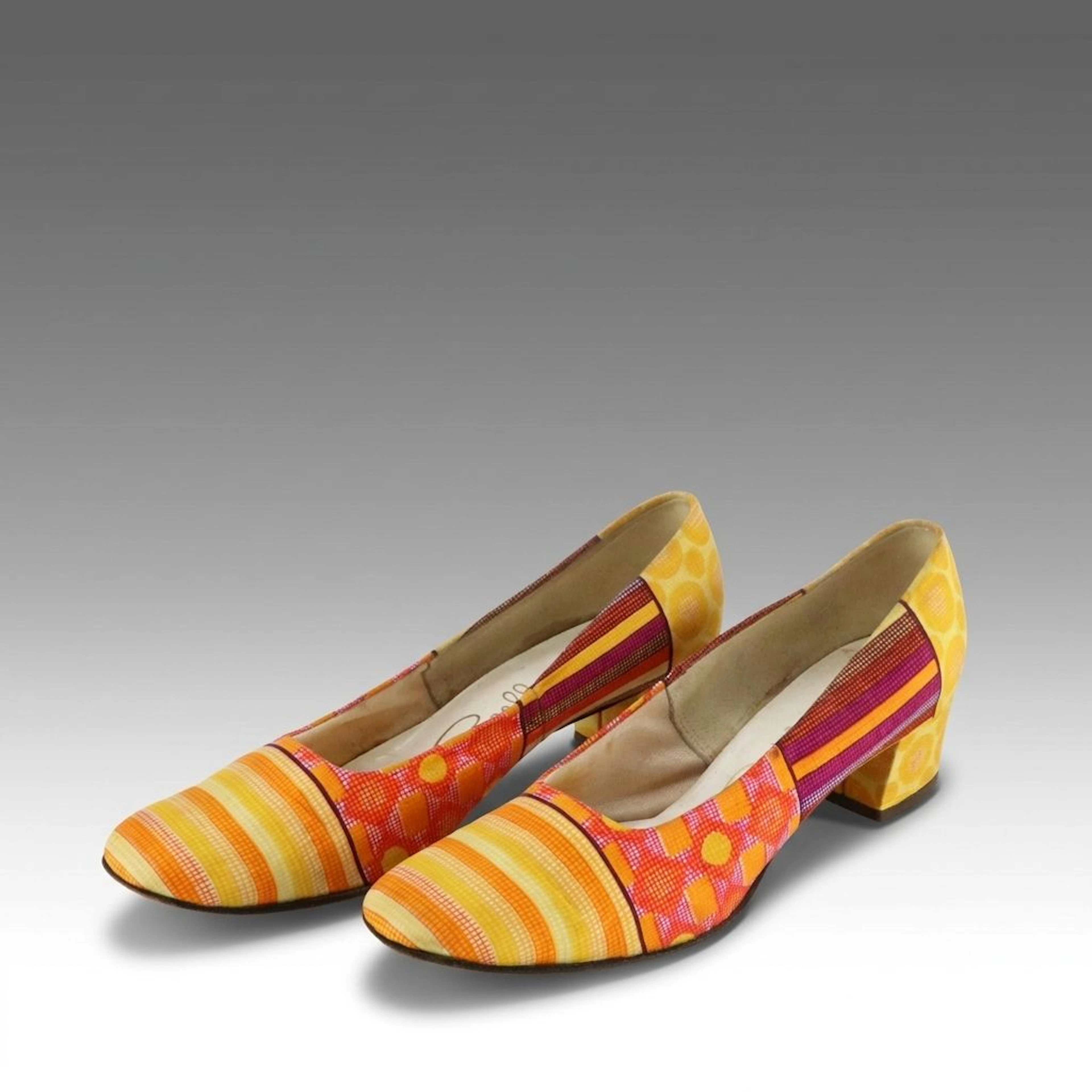 Pappagallo 1960s Bold Multi Print & Hued MOD Op-Art Rounded Toe Block Heels