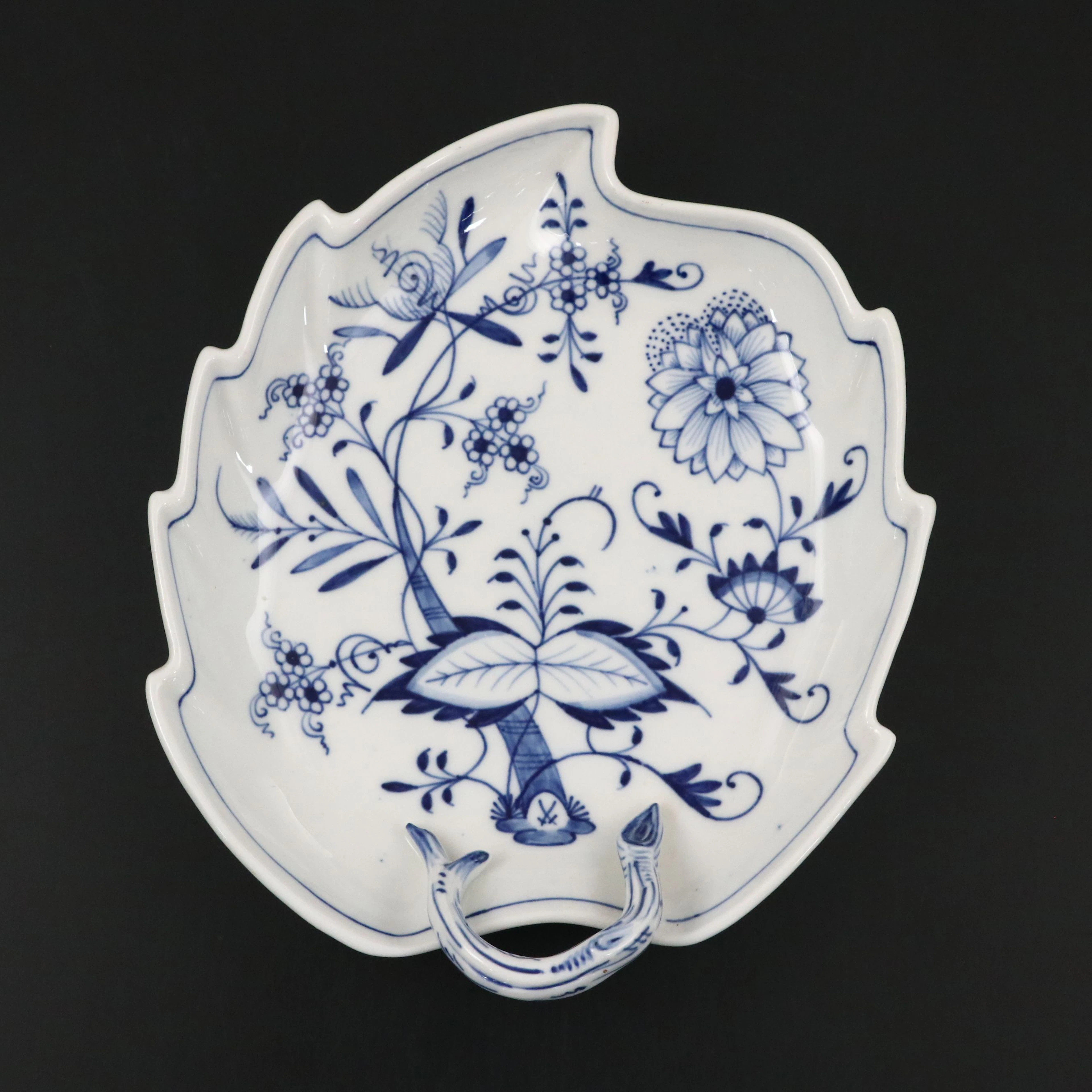 Meissen "Blue Onion" Porcelain Leaf Dish, Early to Mid-20th Century