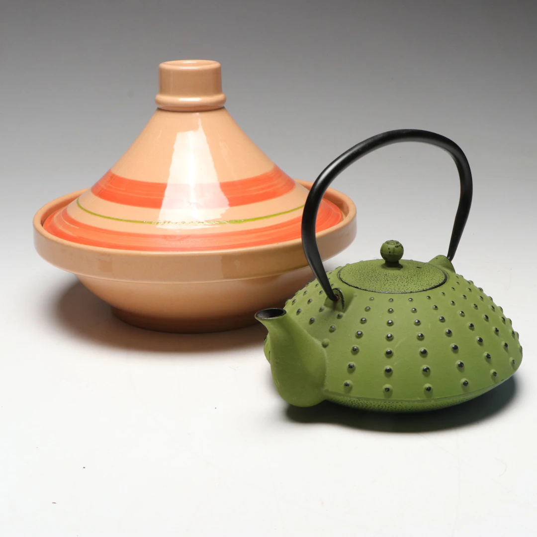Portuguese Tagine with Japanese Style Hobnail Cast Iron Kettle