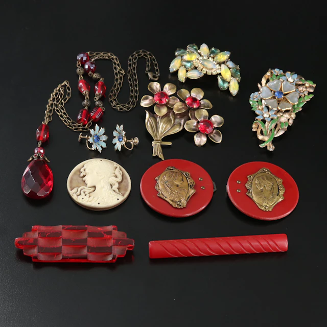 Bakelite, Art Deco Style and Floral Designs Featured in Vintage Jewelry