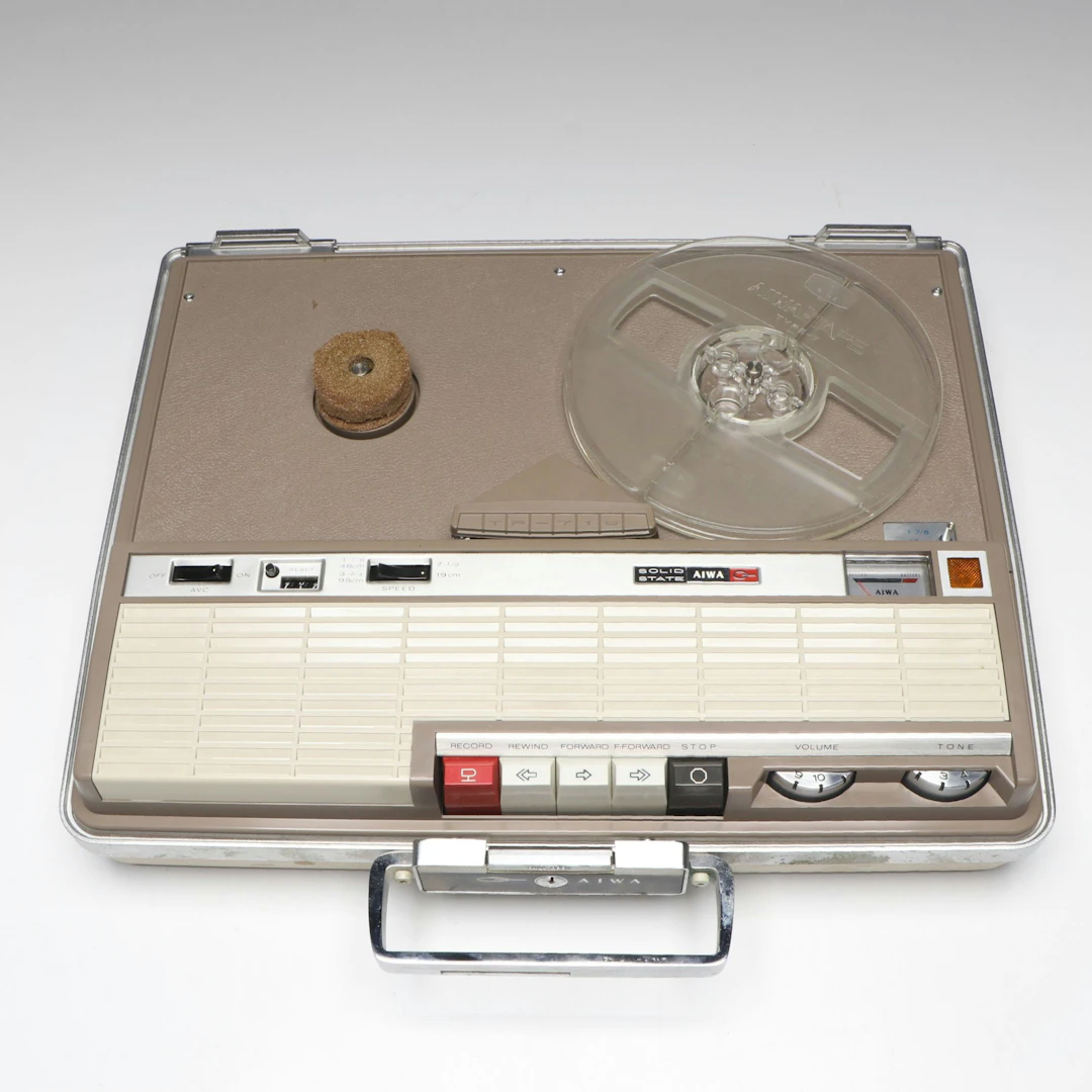 AIWA TP-718 Solid State Portable Reel-to-Reel Tape Recorder