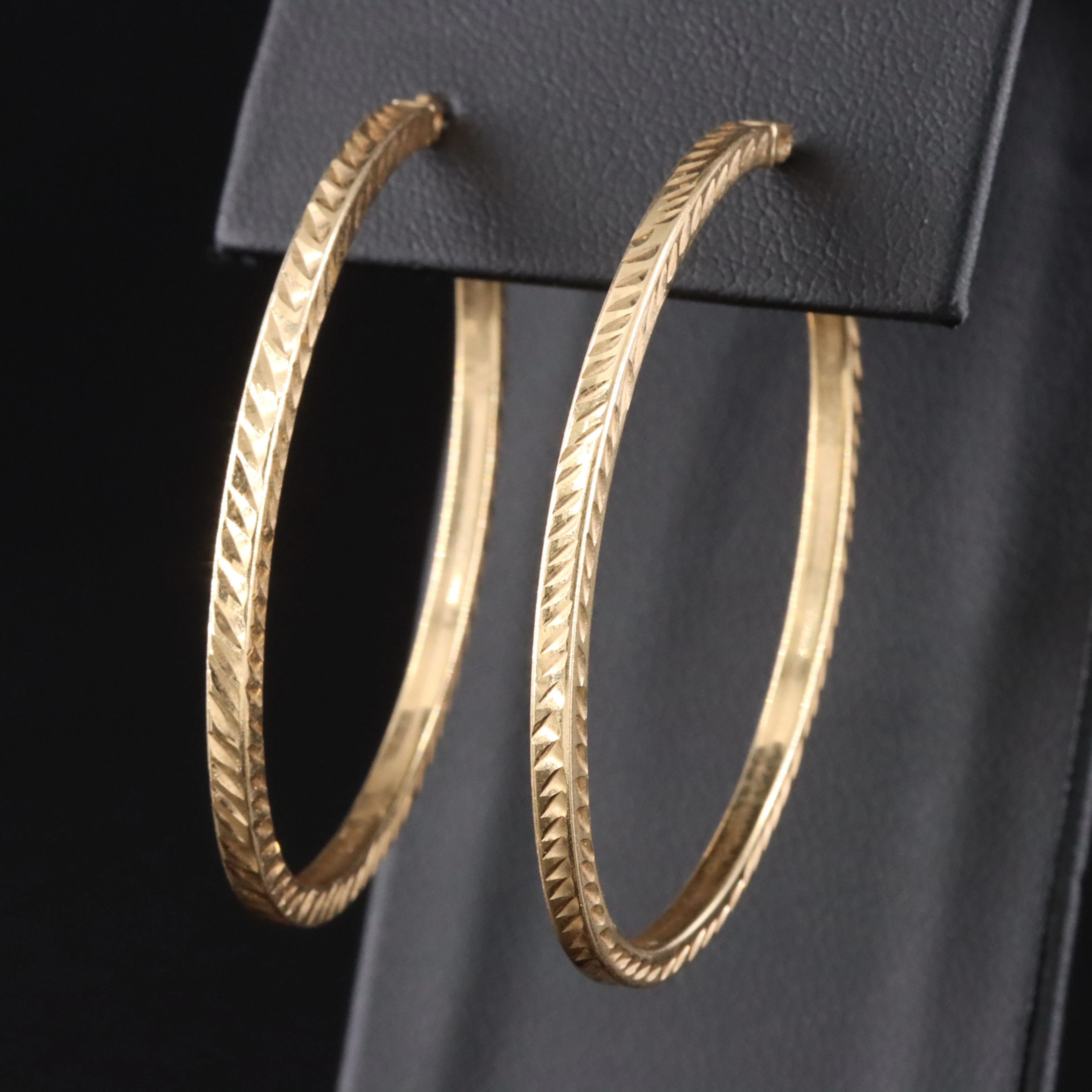 14K Oval Hoop Earrings with Diamond-Cut Finish