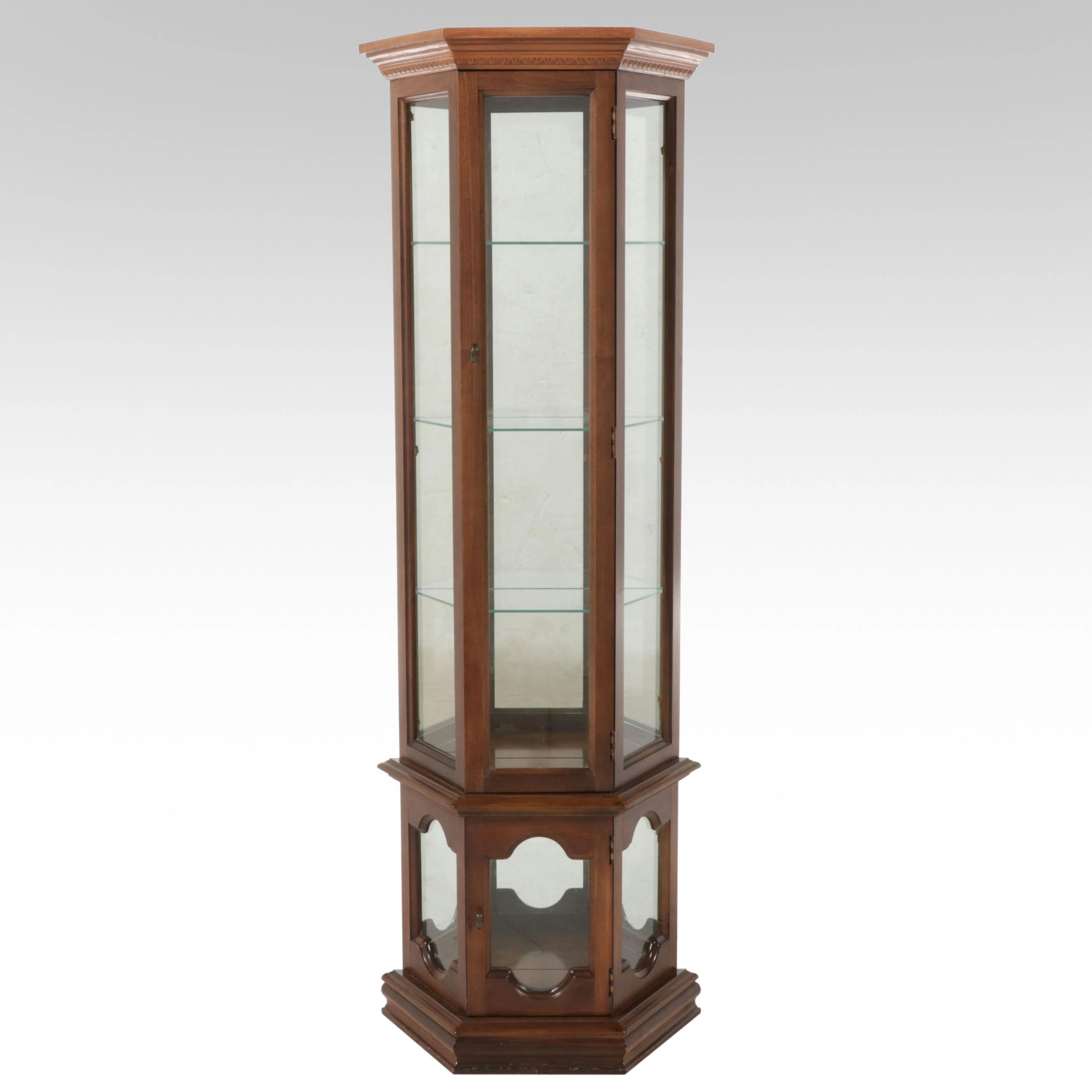 Pulaski Furniture Corporation Traditional Hexagonal Glass Curio Cabinet