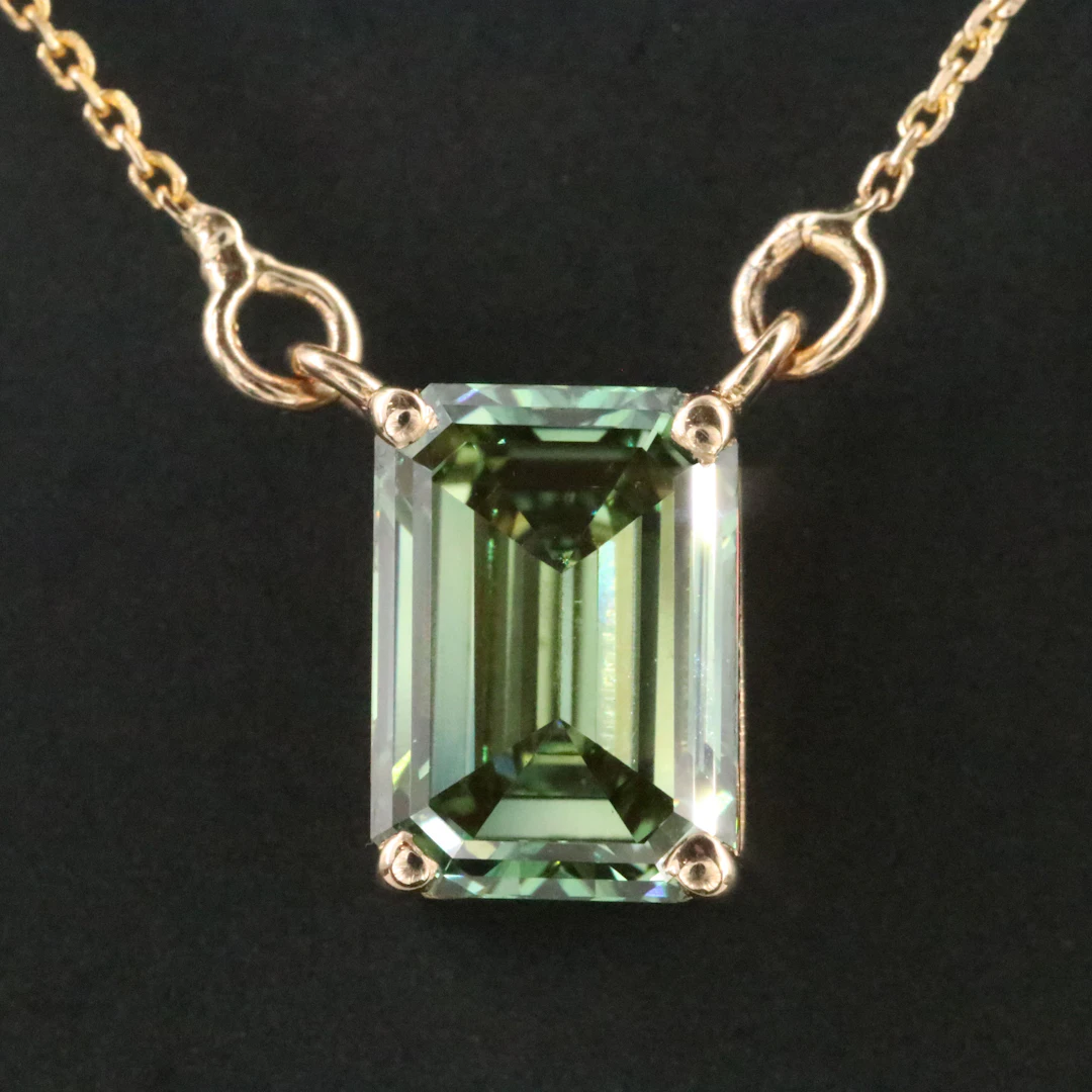 14K 2.12 CT Lab Grown Fancy Vivid Green Diamond Necklace with IGI Report