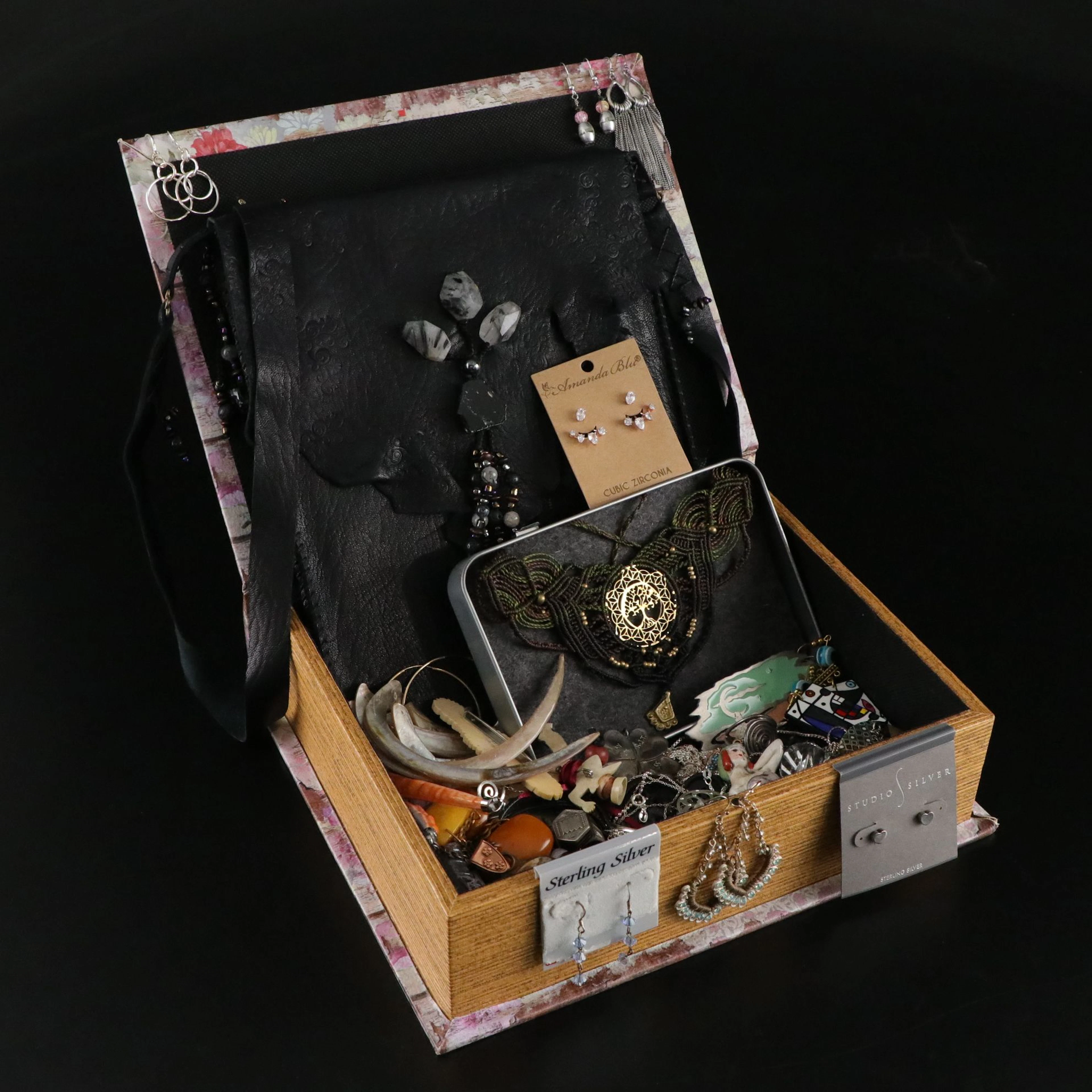 Uncommon Discoveries: Jewelry Collection