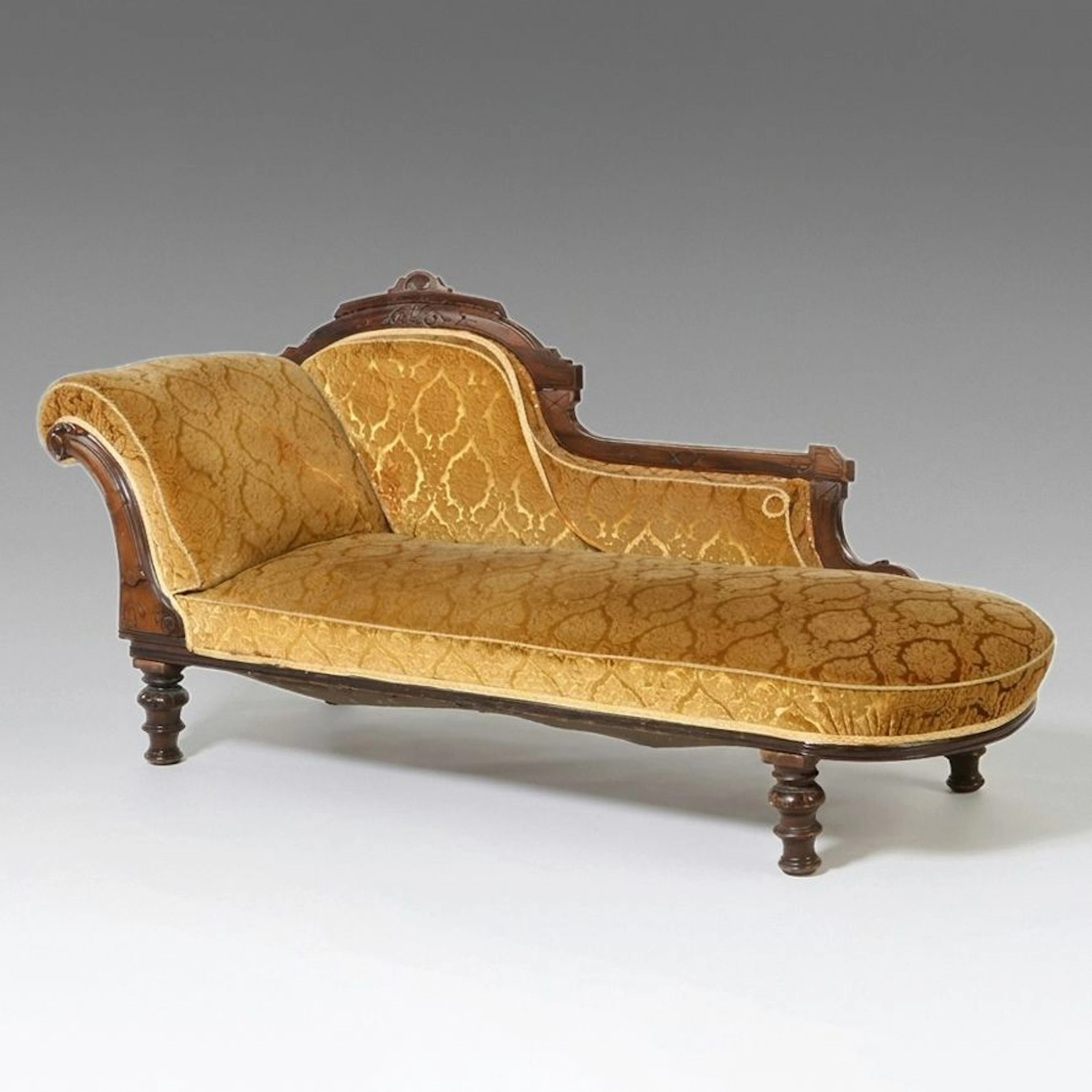 Victorian Rococo Revival Carved Walnut Chaise Lounge