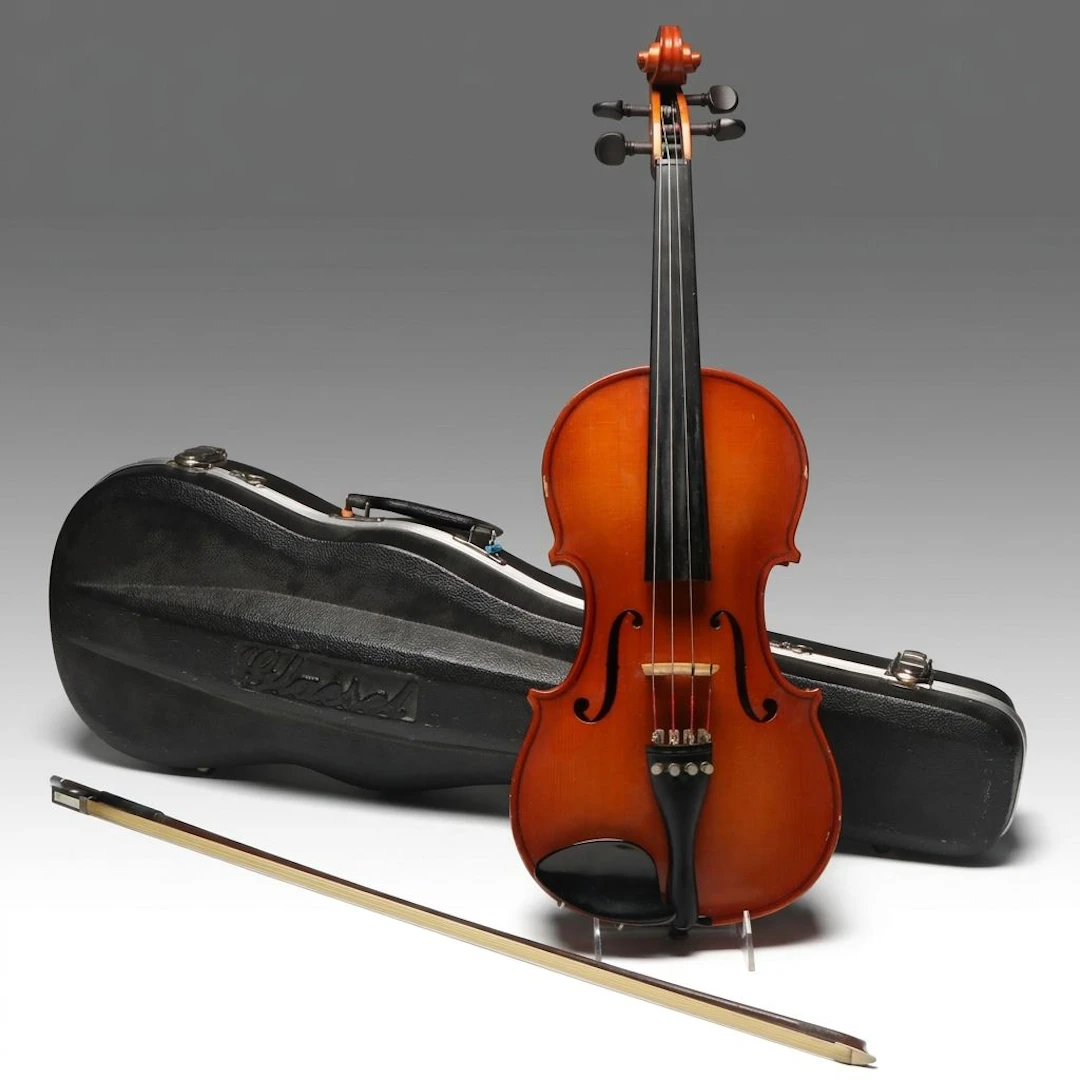 Copy Antonio Stradivari 4/4 Violin with Bow and Case