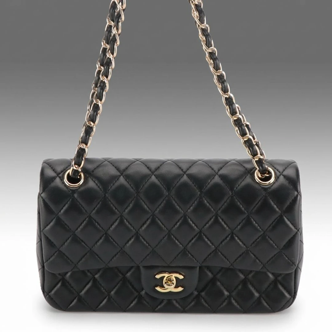 Chanel Timeless Classic Flap Medium Chain Shoulder Bag in Black Quilted Leather
