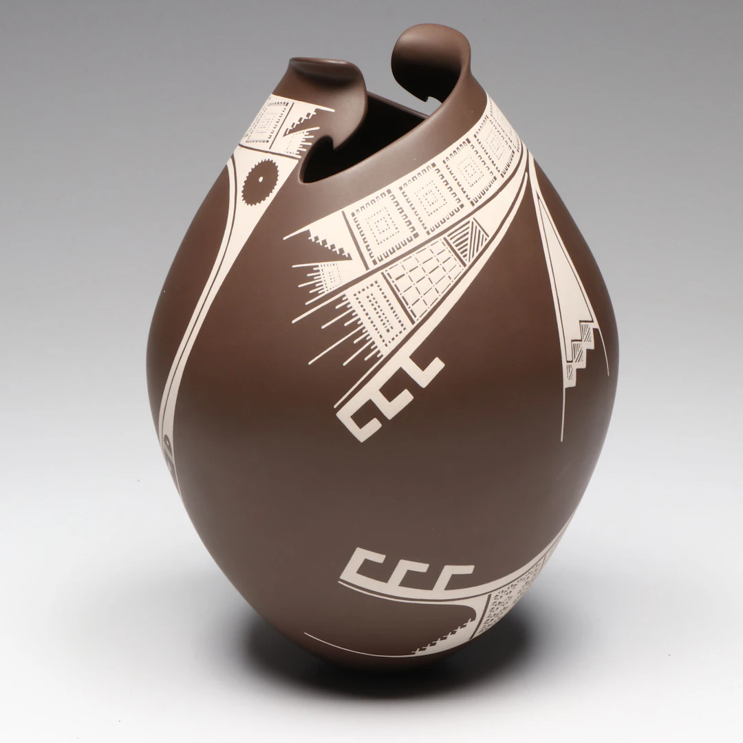 Ivonne Olivas Mata Ortiz Art Pottery White on Brown Ceramic Vase