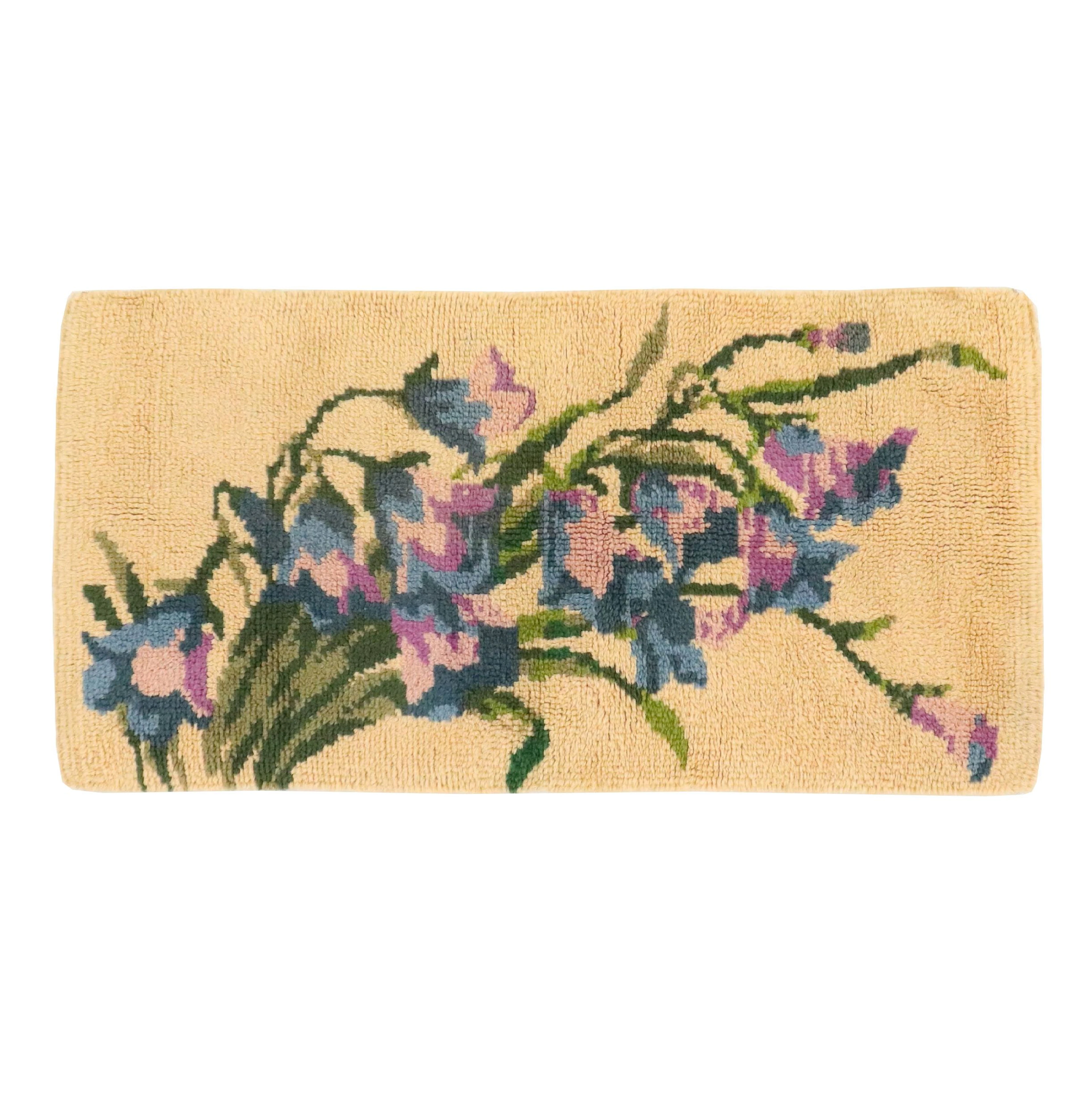 2'3 x 4'5 Handmade Hooked Floral Accent Rug, Mid to Late 20th Century