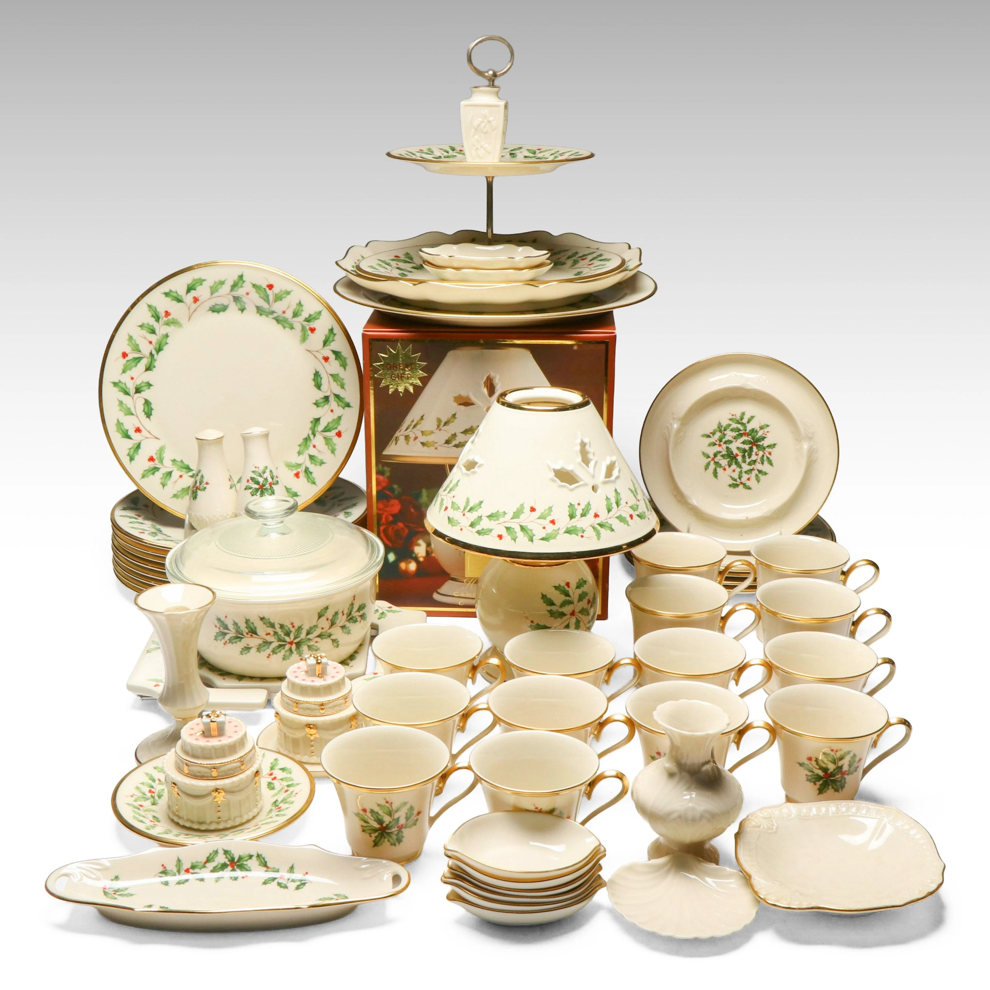 Lenox "Holiday" Porcelain Dinnerware and Tableware, Late 20th/Early 21st C.