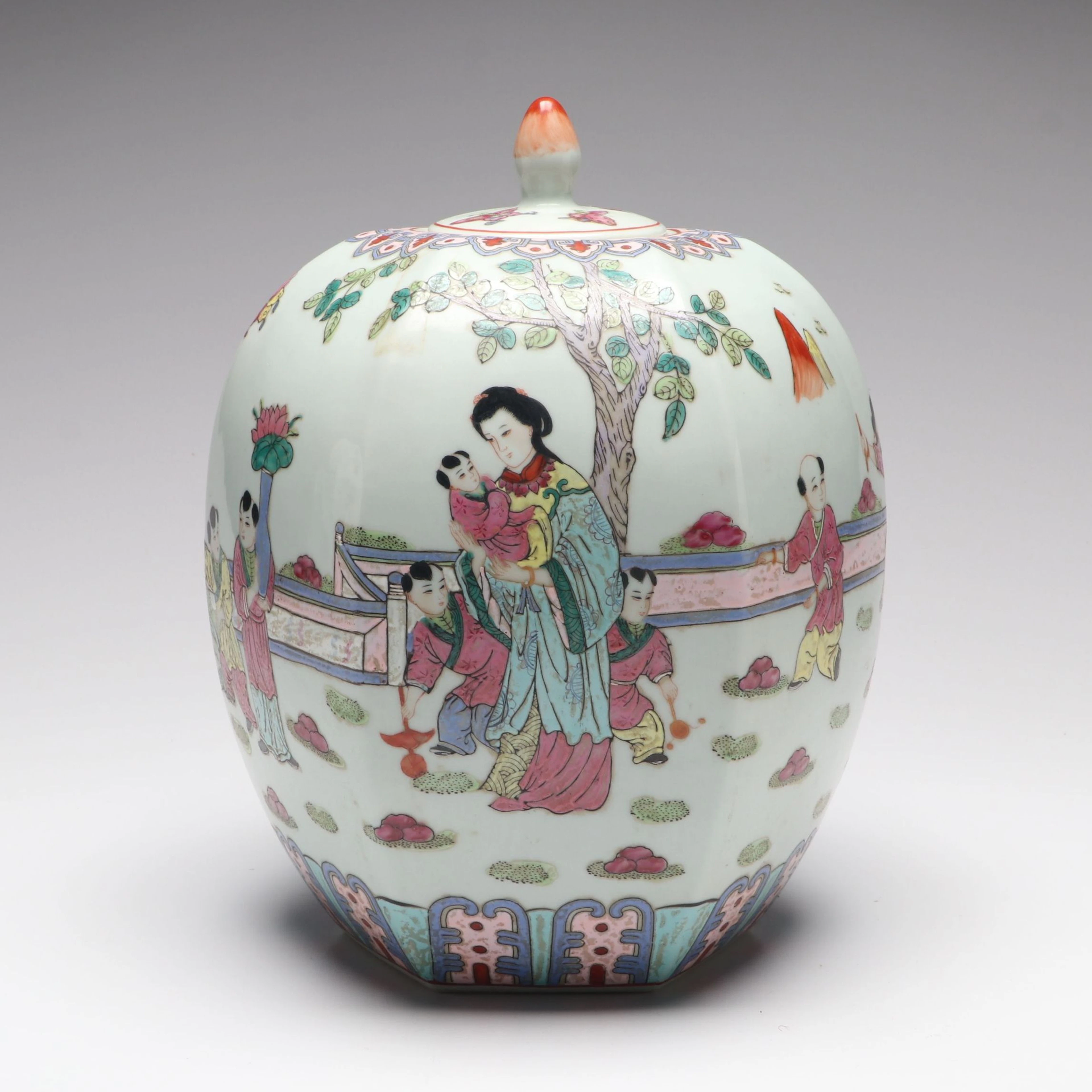 Chinese Qing Dynasty Hand-Painted Famille Rose Porcelain Lidded Jar