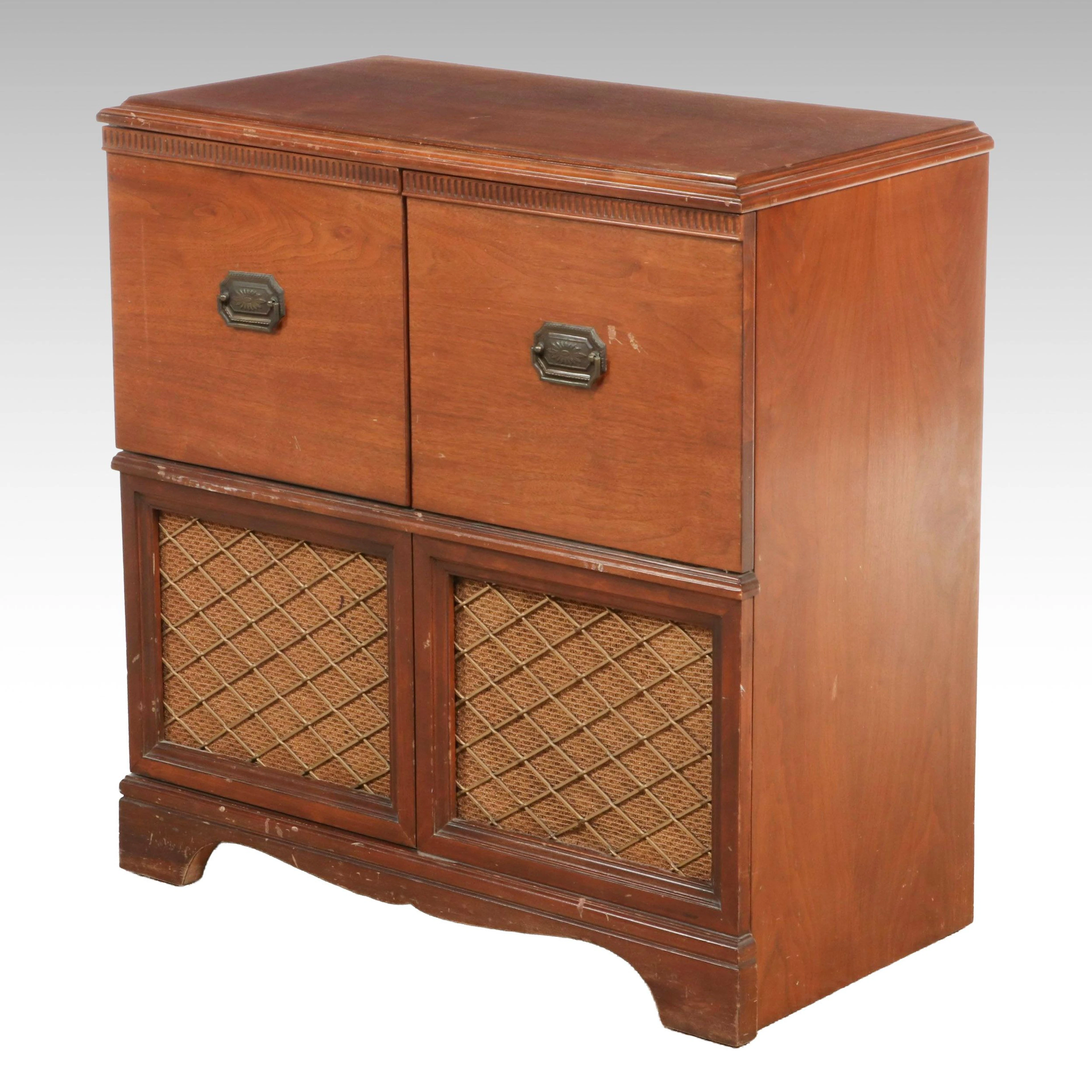 Silvertone Vintage Radio and Record Player Console