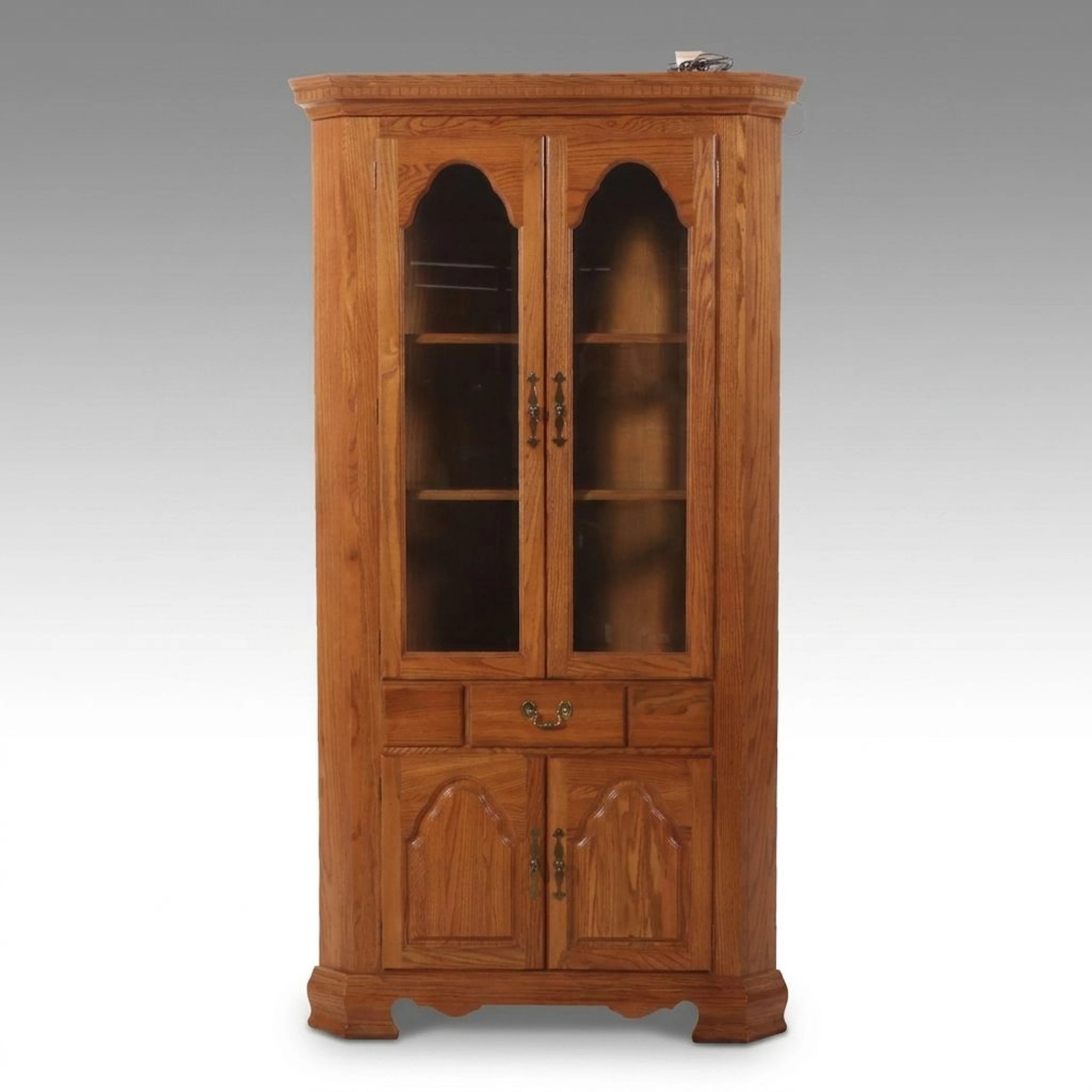 Cochrane Furniture Colonial Style Oak Corner Cabinet, Late 20th Century