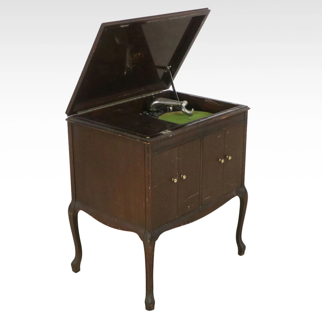 Victor Talking Machine Co. Victrola VV 210 Mahogany Phonograph Cabinet, 1922