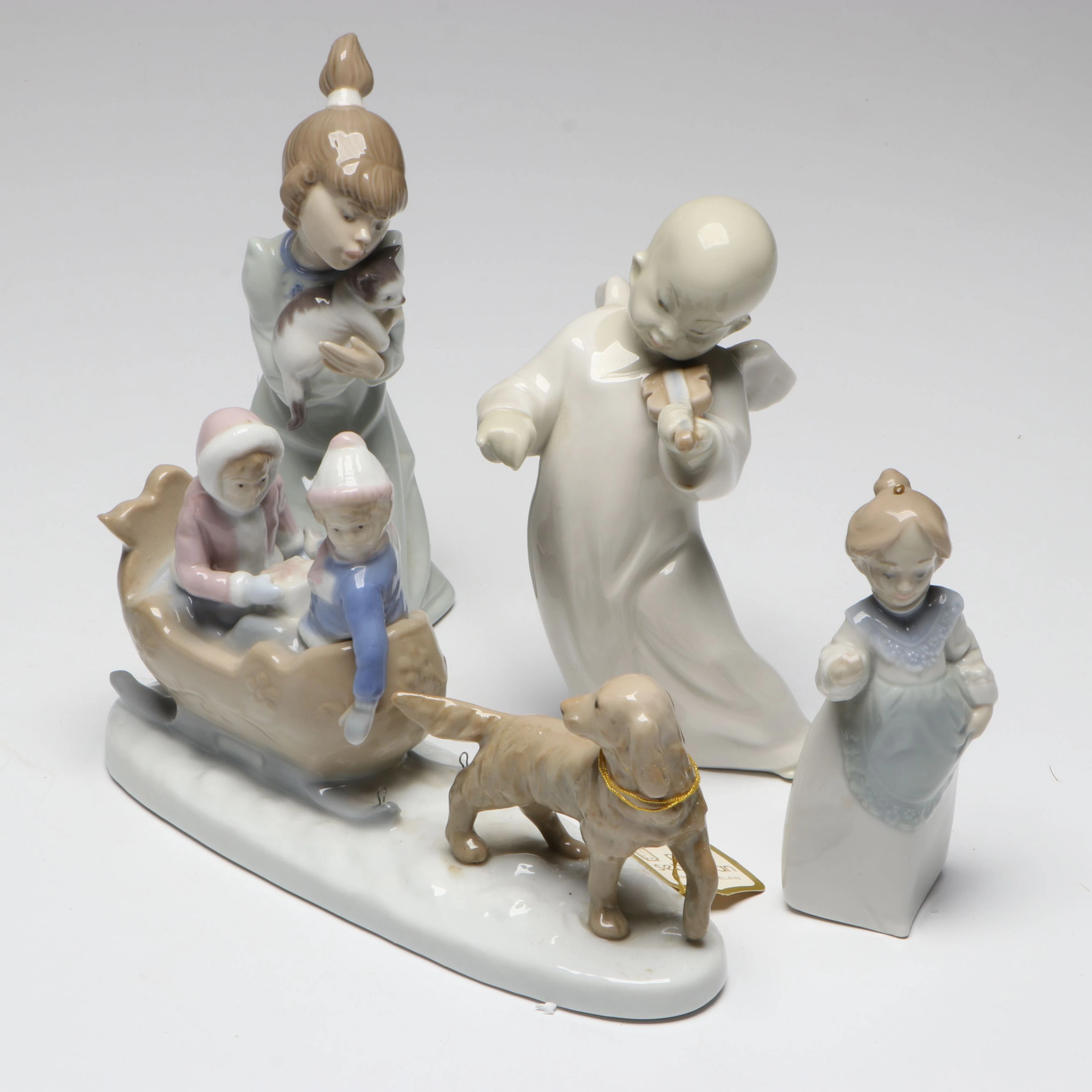 Lladró "Sleepy Kitten", "Mrs. Claus" and More Porcelain Figurines