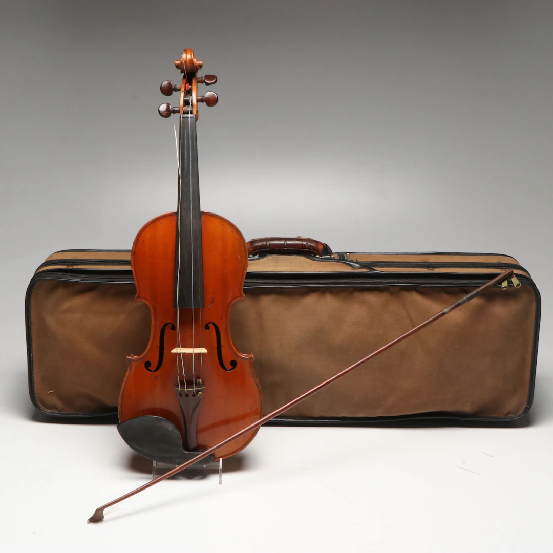 Charlotte Blume 4/4 Violin in M.A. Gordge Velvet Lined Hard Case