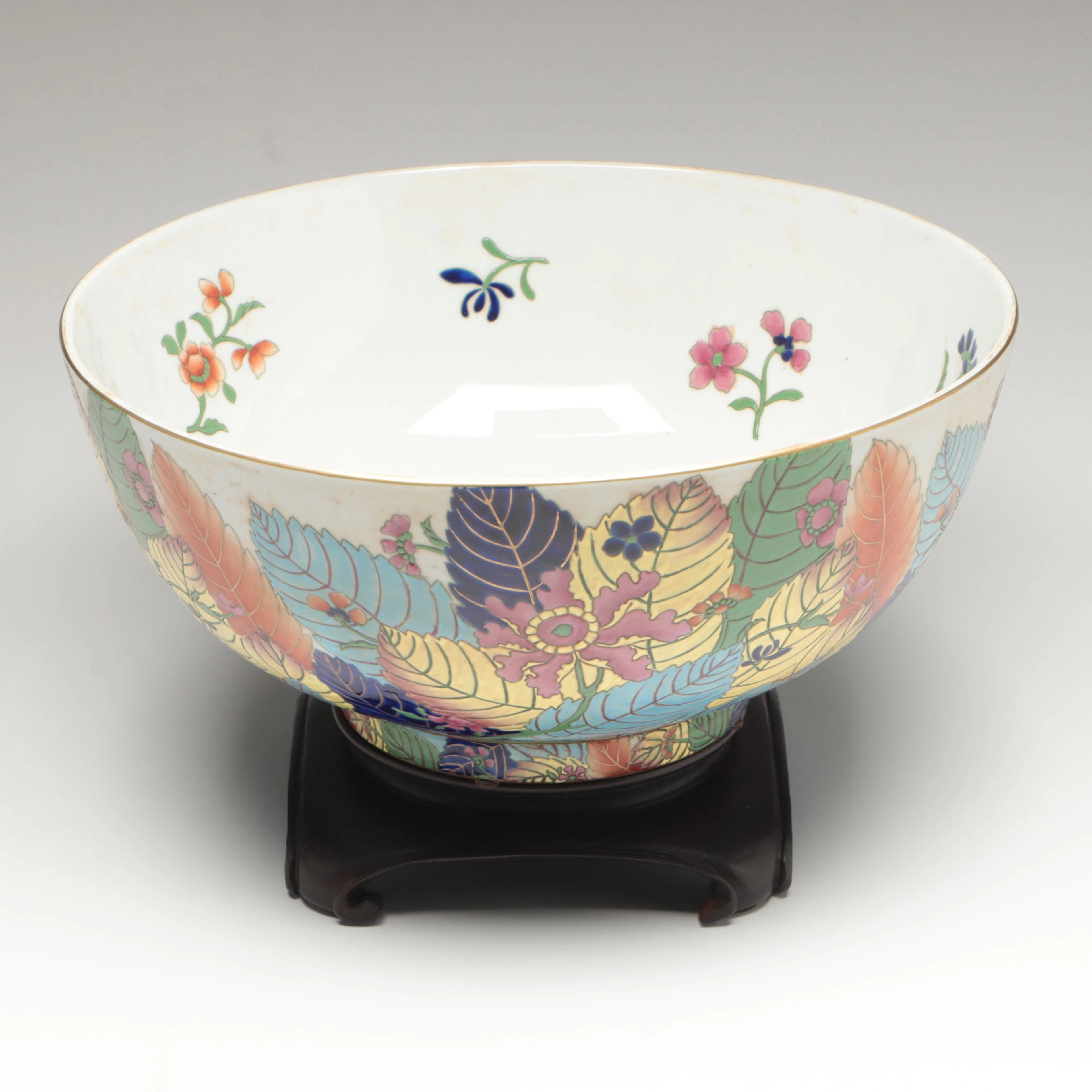 Speer Collectibles Chinese Export Style Tobacco Leaf Porcelain Bowl on Stand