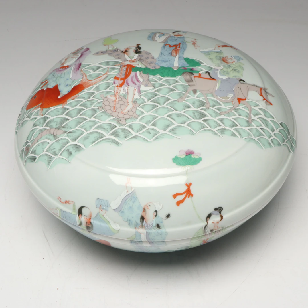 Chinese Porcelain Famille Rose Lidded Bowl with Eight Immortals Motif