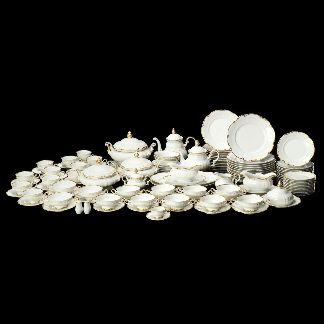 Hutschenreuther "Brighton" Scalloped China Dinnerware, Mid-20th Century