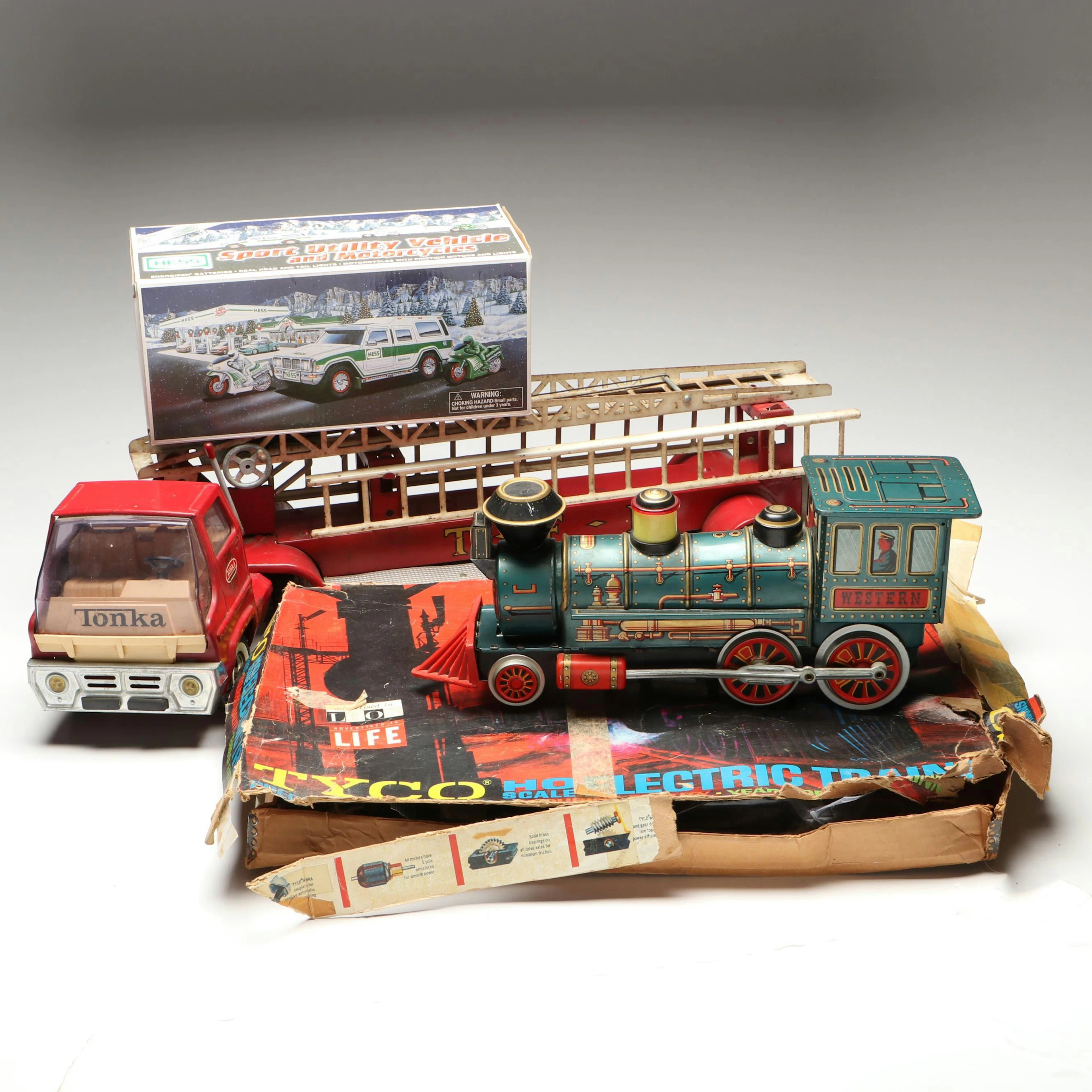 Tyco HO Scale Train Set with Tonka Ladder Truck and Other Vintage Toys