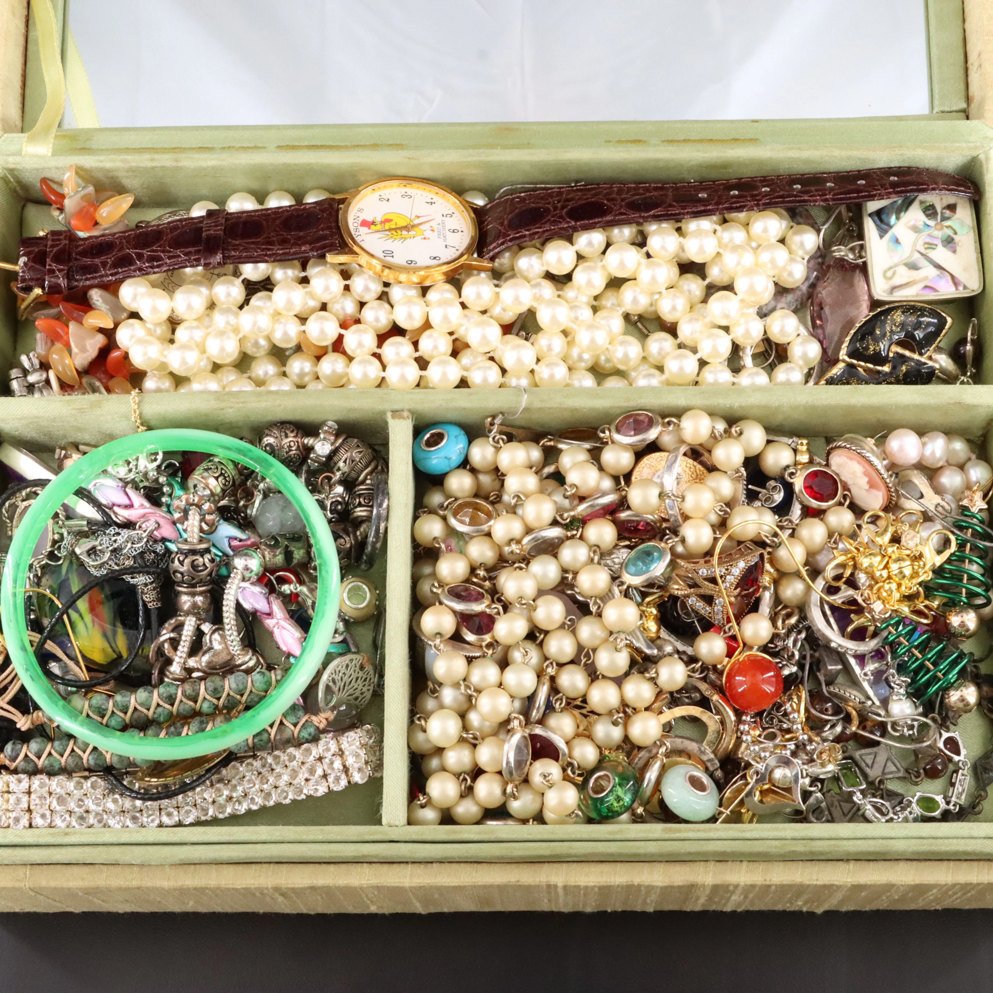 Uncommon Discoveries: Jewelry Collection
