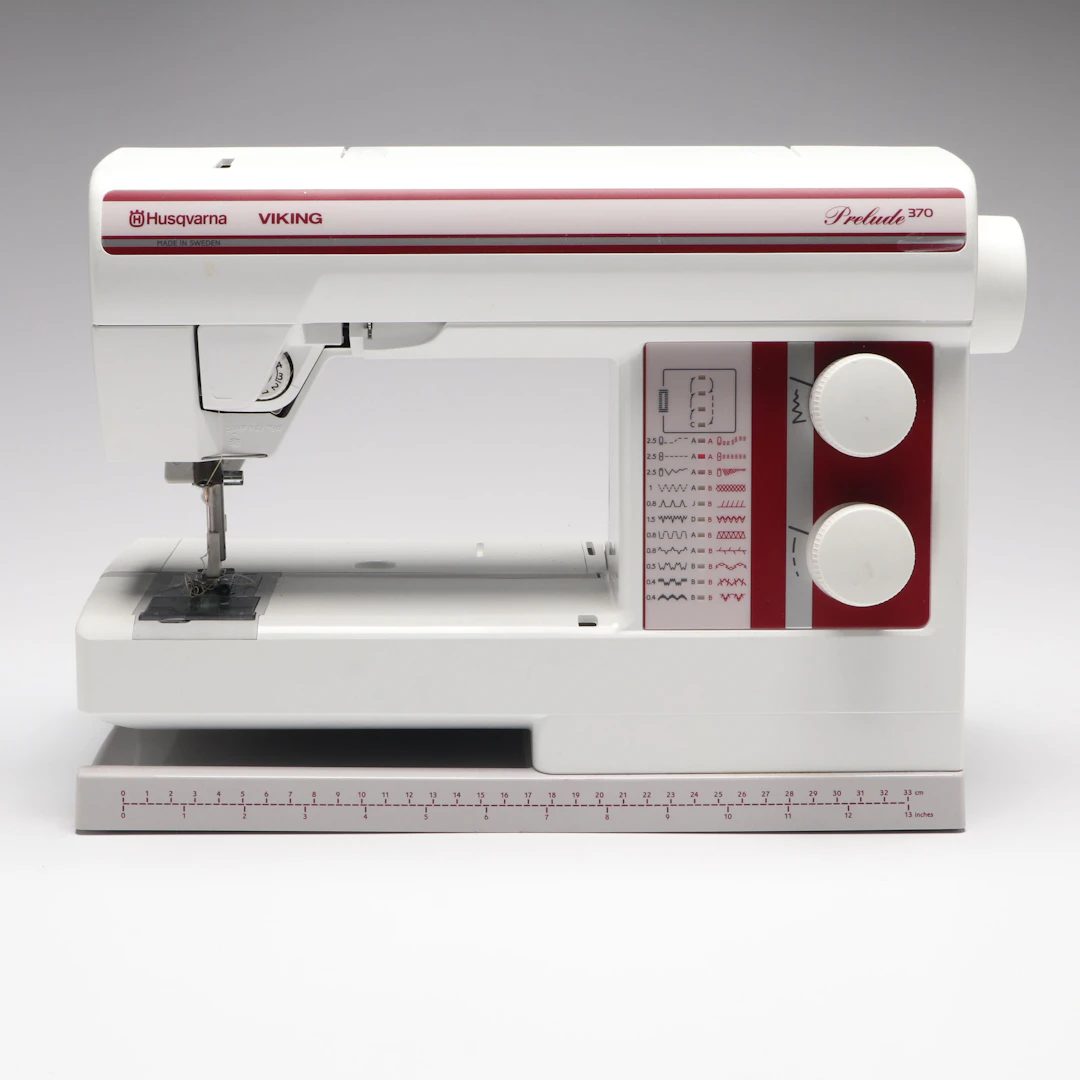 Husqvarna Viking Prelude 370 Sewing Machine