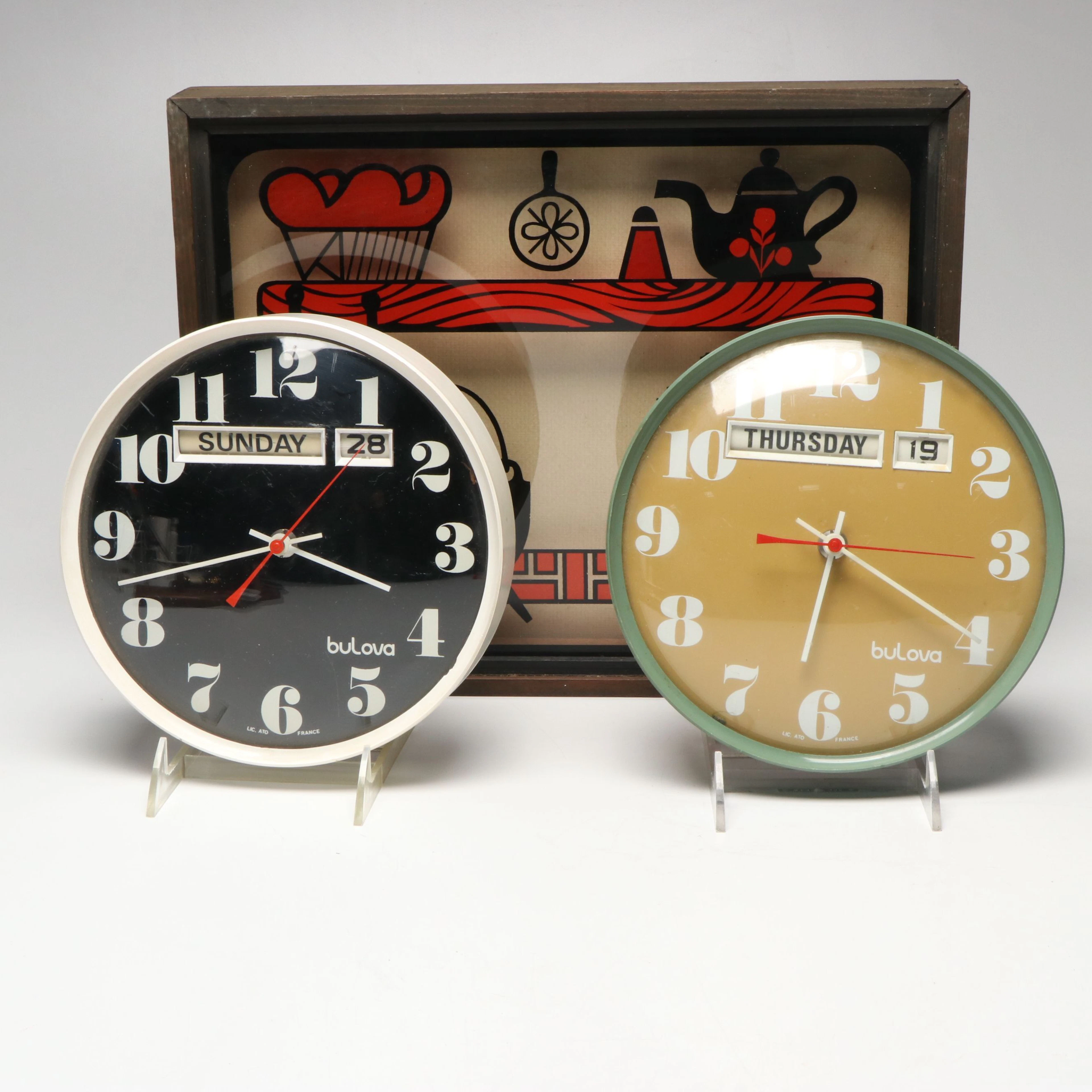 Novelty "Country Hearth" Vintage Wall Clock with Bulova Clocks, 20th Century