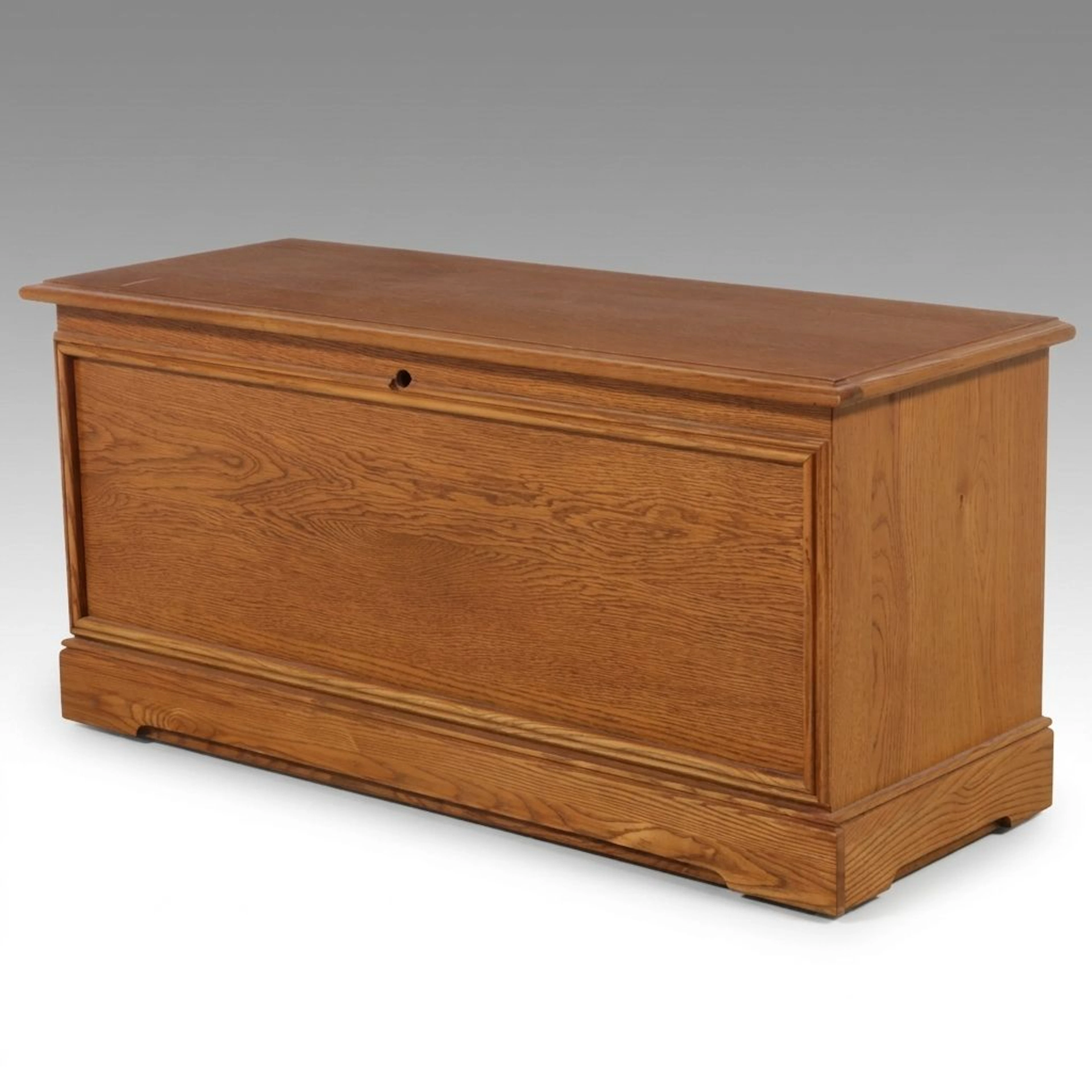 Lane Furniture Cedar Blanket Chest with Oak Veneer Exterior, Late 20th Century