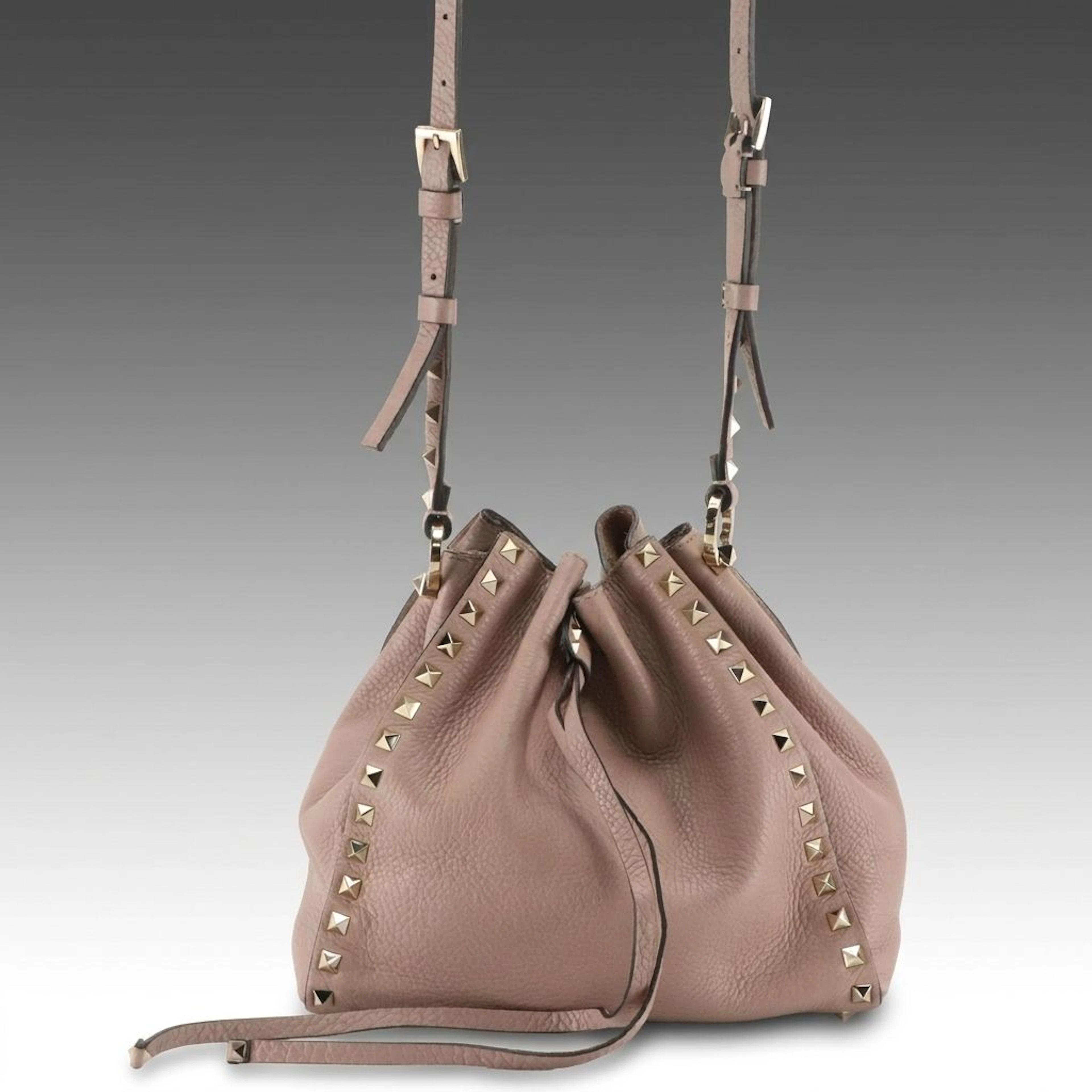 Valentino Garavani Rockstud Drawstring Bag in BlushGrained Calfskin Leather