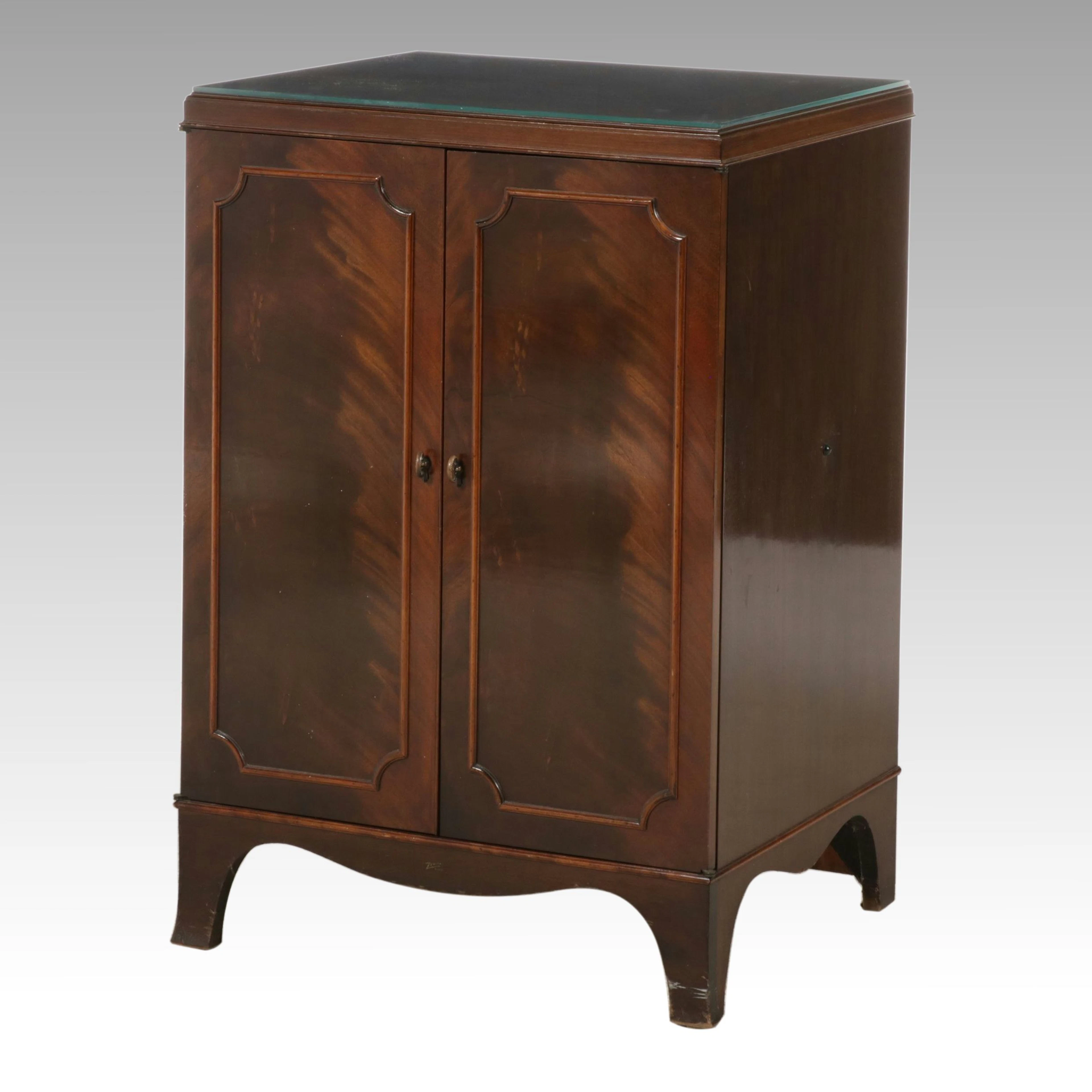 Zenith Chippendale Style Mahogany Two-Door Radio Cabinet, 20th Century