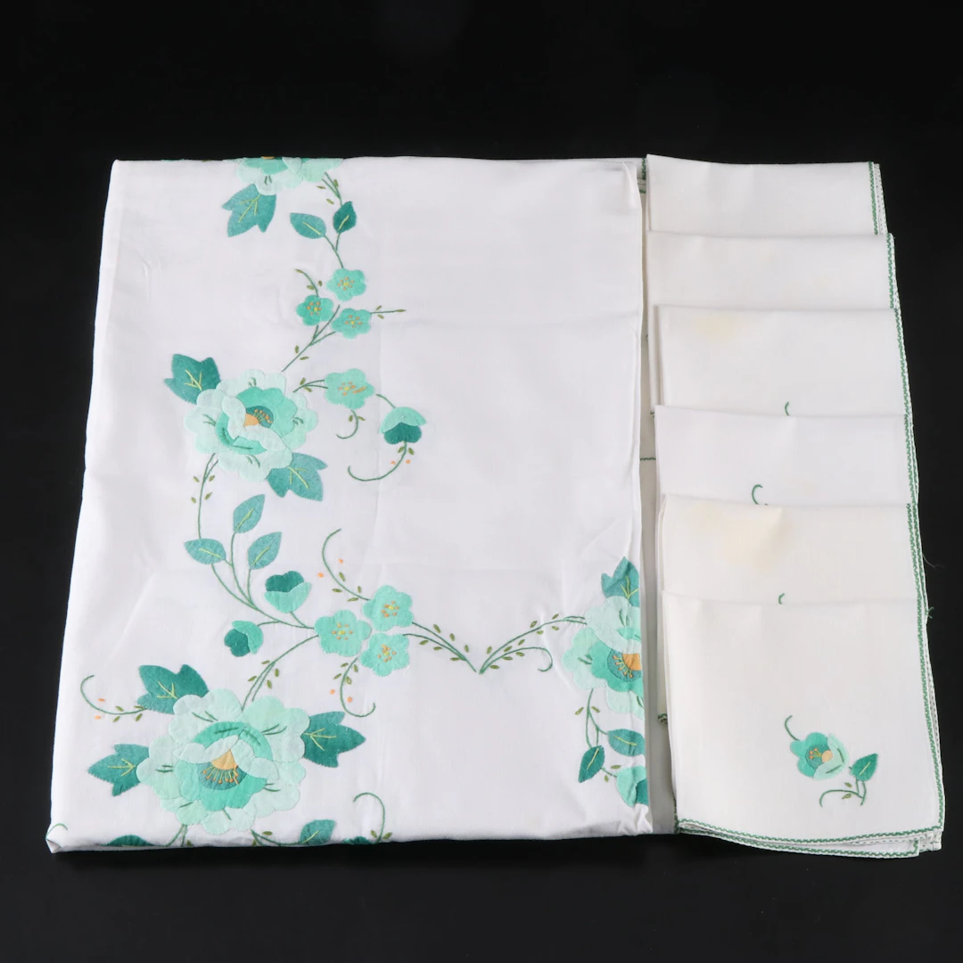 Floral Appliqué Tablecloth and Napkin Set