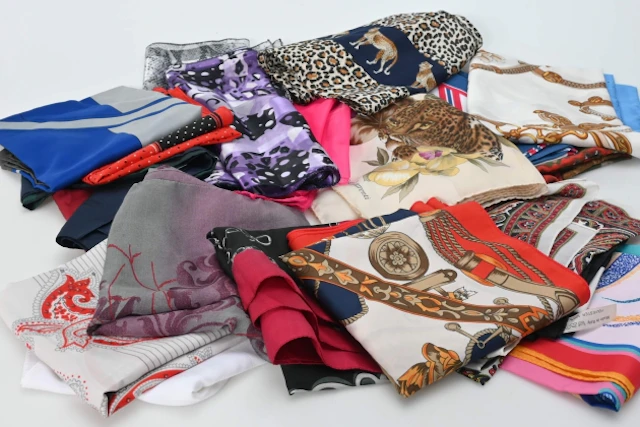 Div Scarves