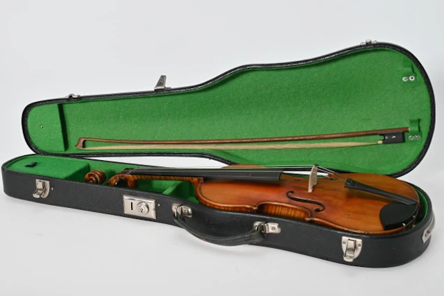 Fiol, Antonius Stradivarius Cremonensis Faciebat Anno 1728