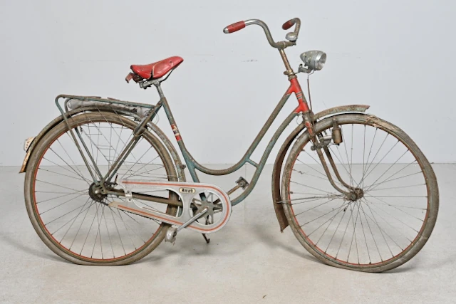 Damcykel, Monark
