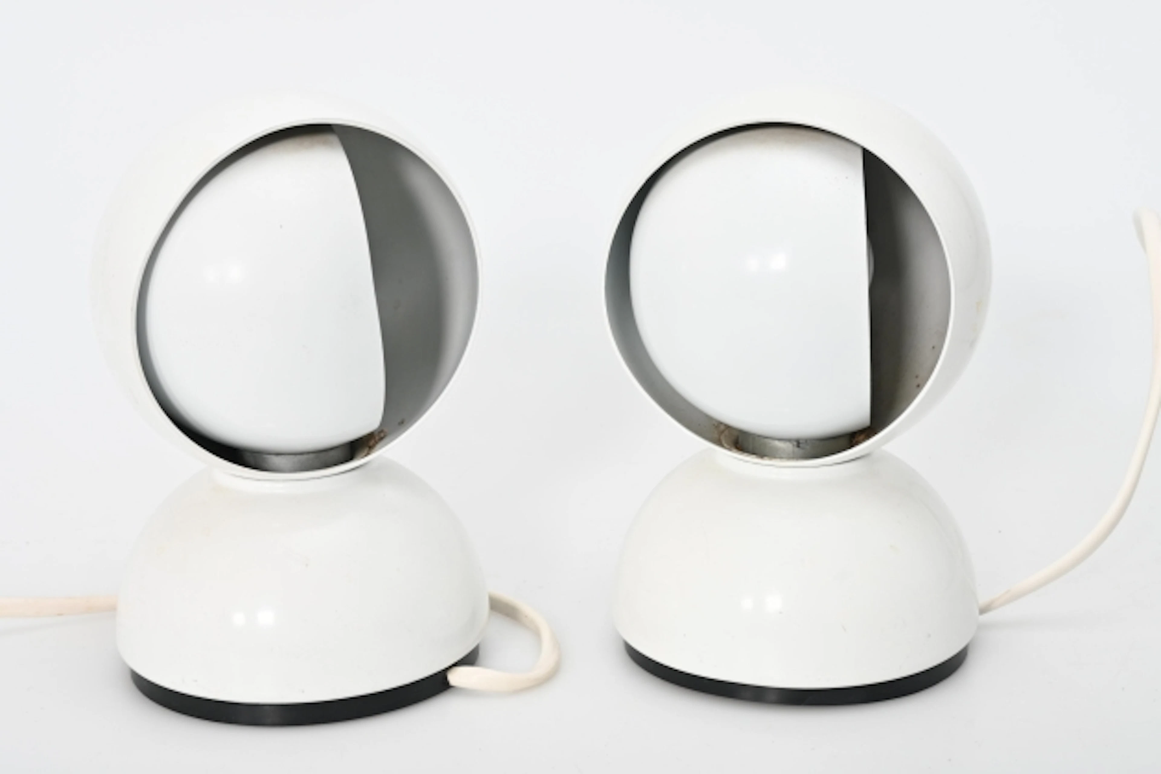 2 st Bordslapor "Eclisse" Vico Magistretti, Artemide, Italien