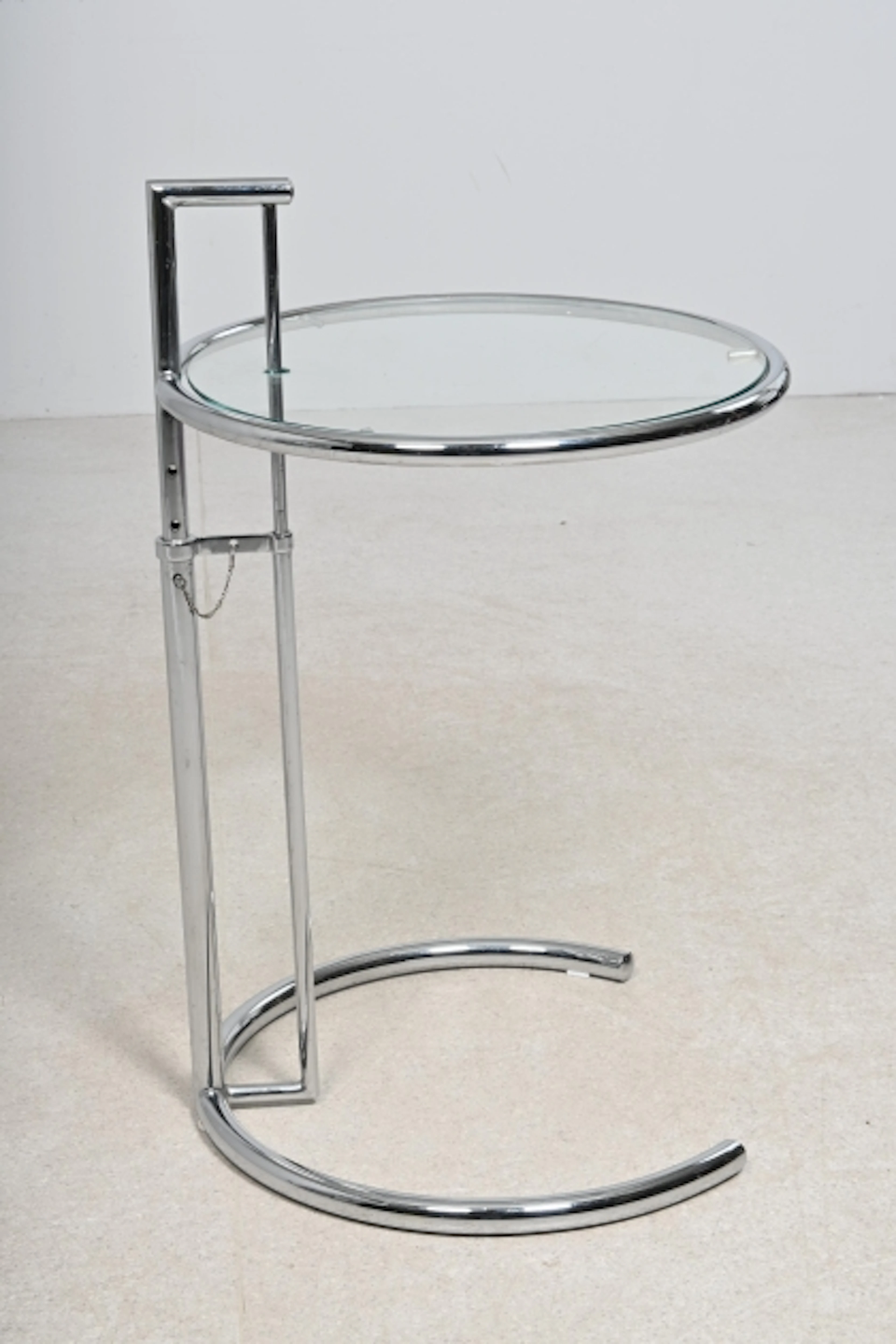Sidobord, efter Eileen Grey