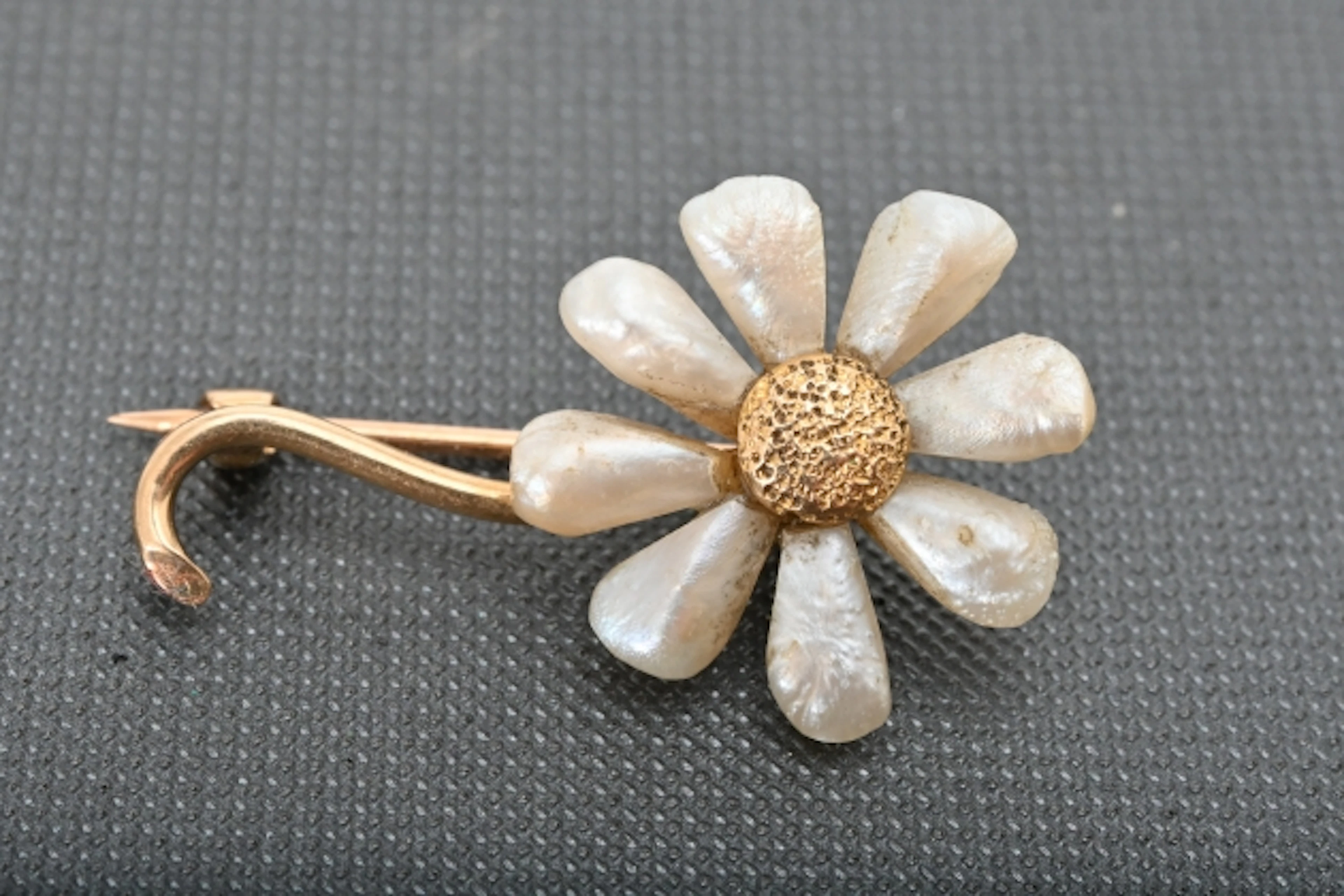 Guldbrosch 18K ca 1,9 gr