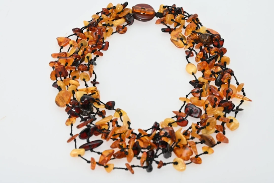 Halsband, bärnsten