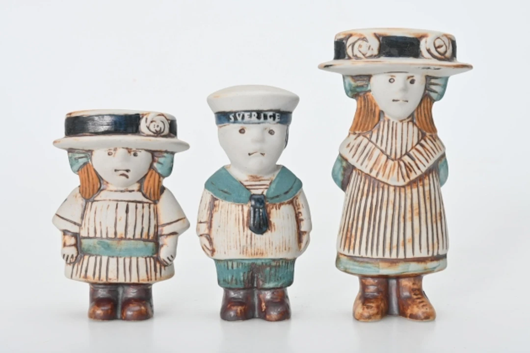 Lisa Larson "Anna, Oscar, Julia" ur serien Skelkifte, Gustavsberg